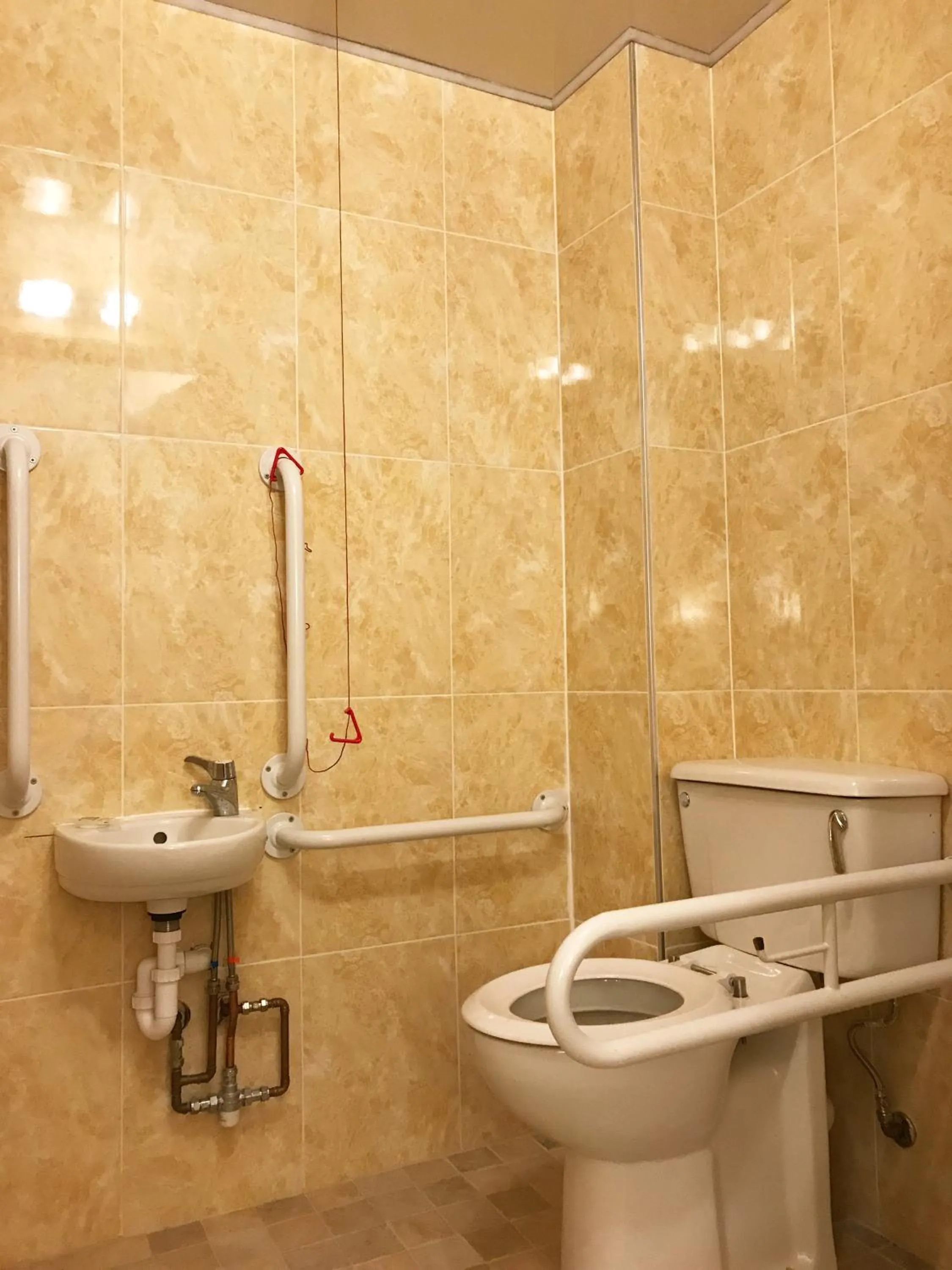 Bathroom in Linton Hotel Luton