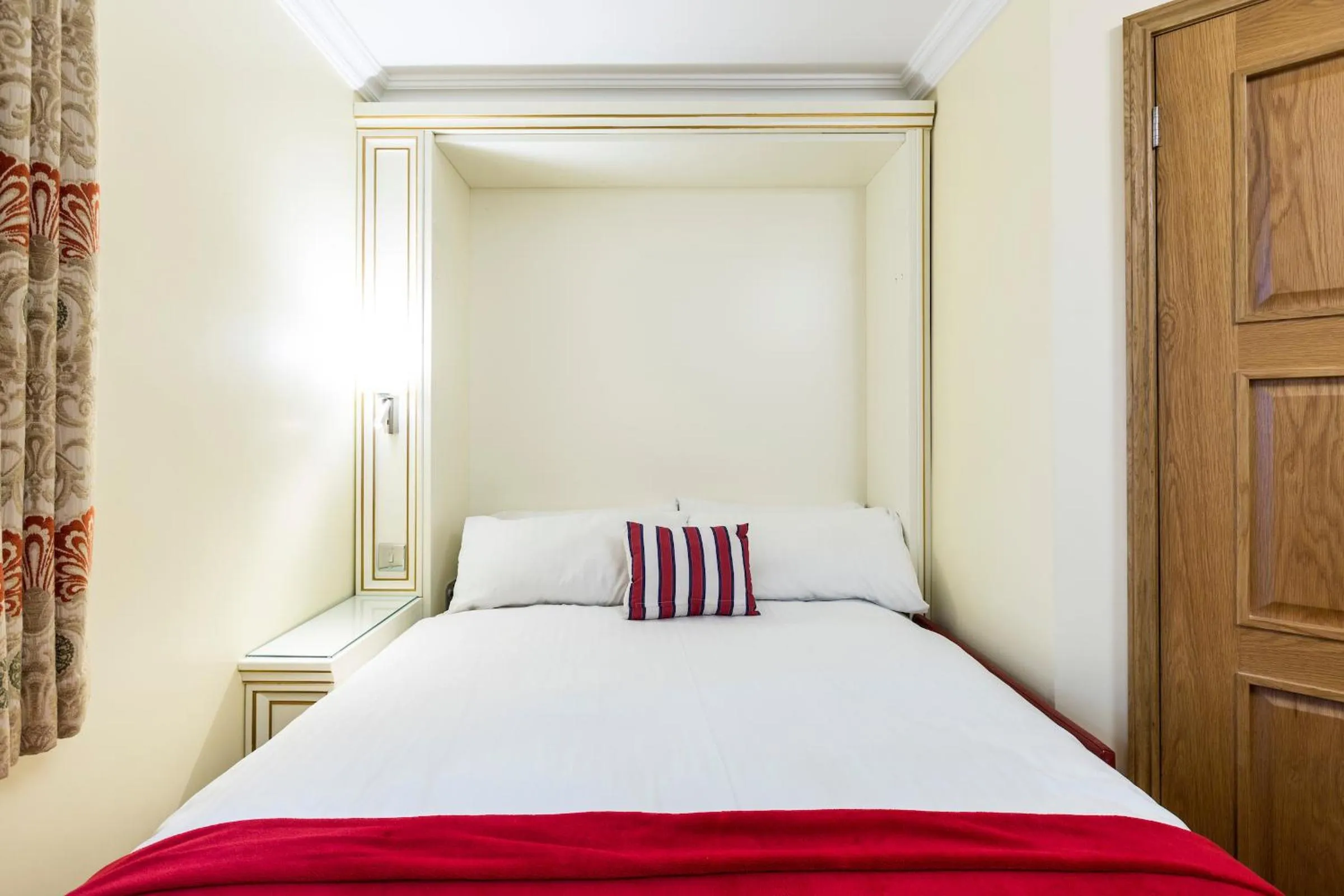 Bed in Linton Hotel Luton