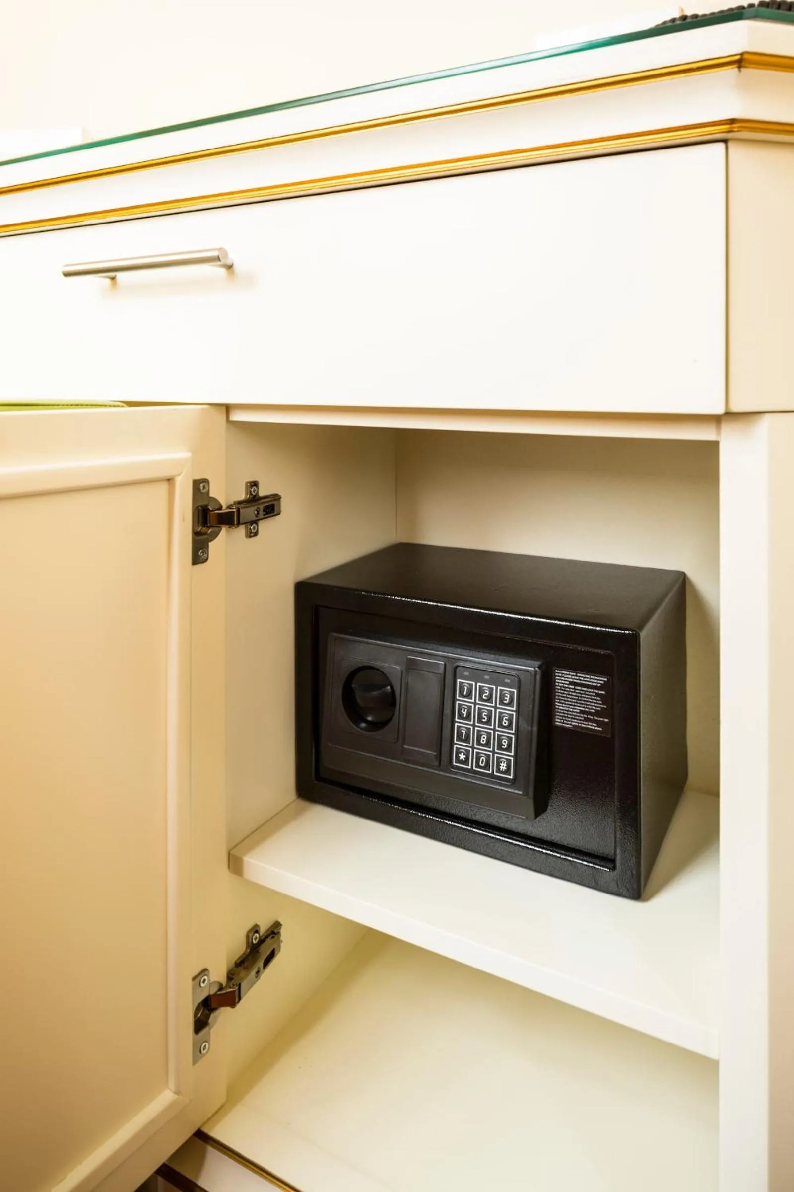 storage in Linton Hotel Luton