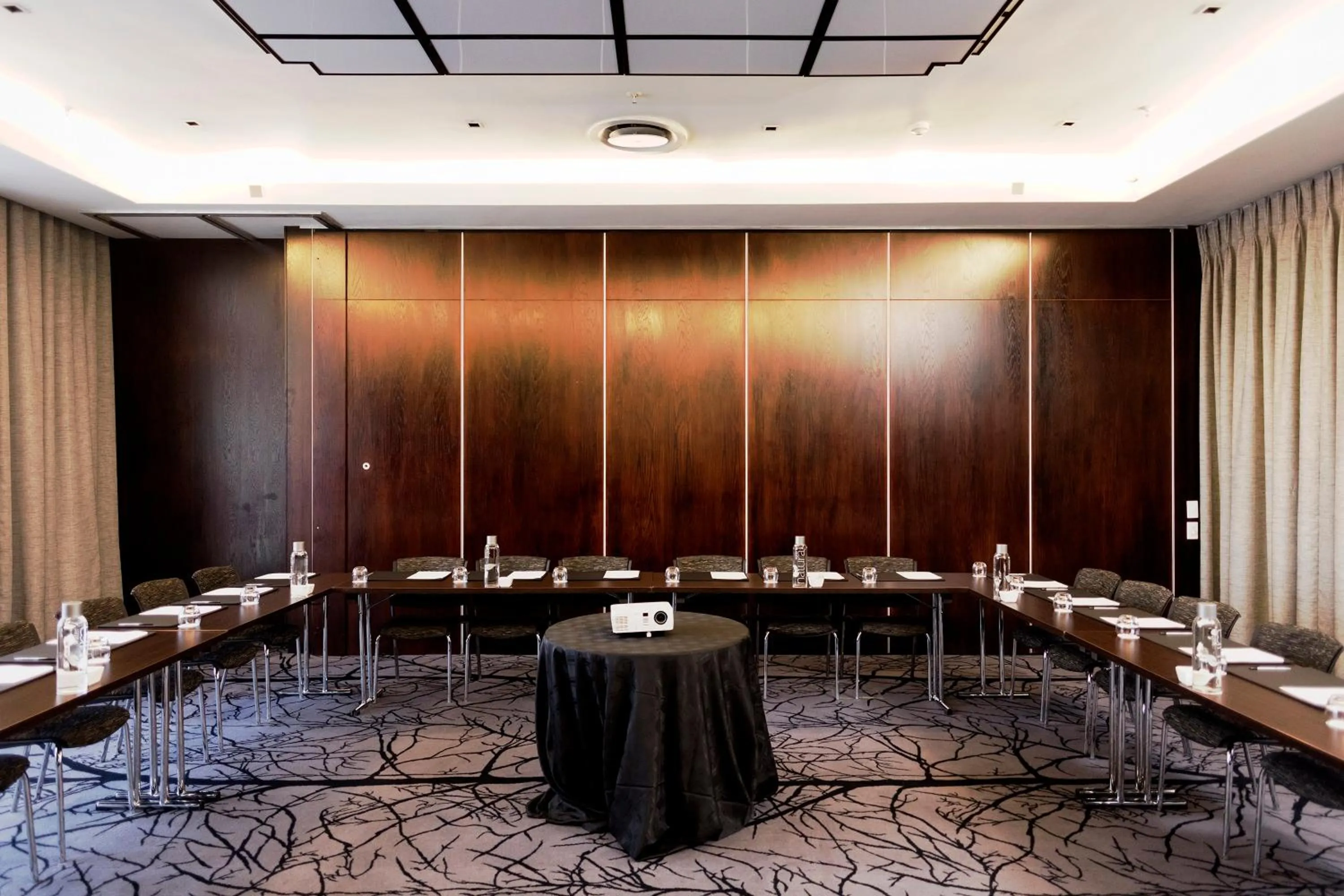 Business facilities in DAVINCI Hotel on Nelson Mandela Square