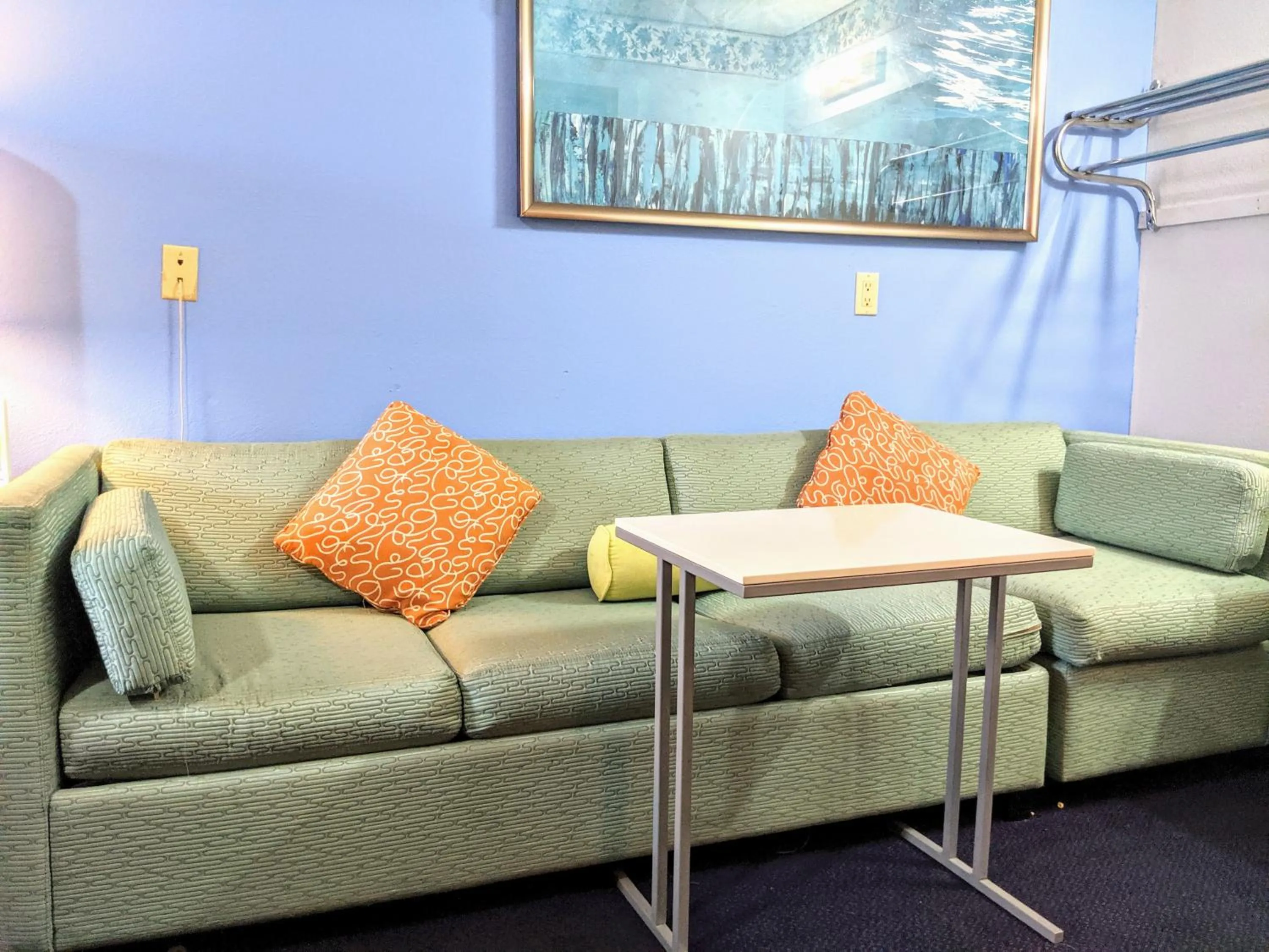 Seating area in Knights Inn - Thomson, IL