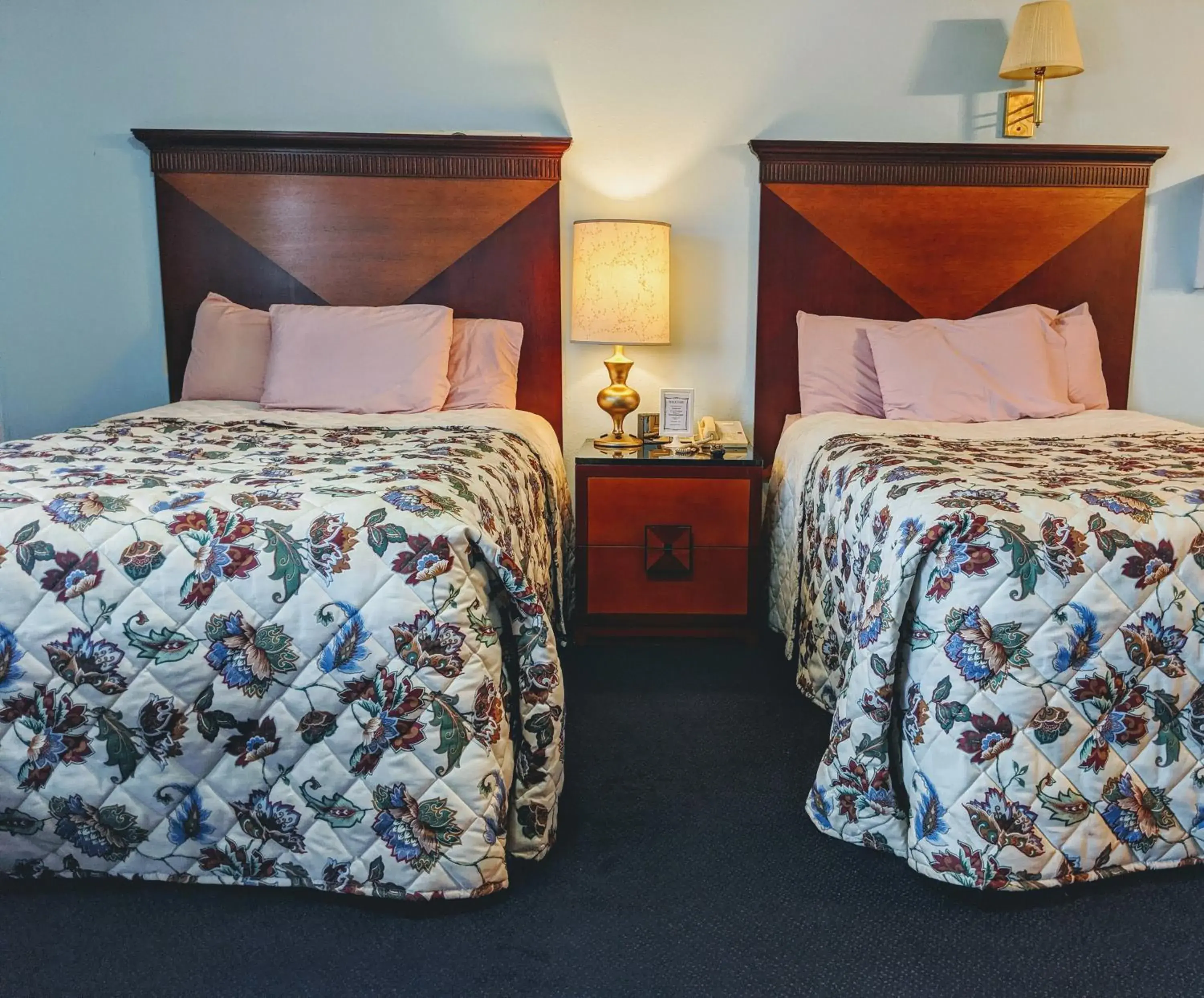 Double Room with Two Double Beds - Non-Smoking in Executive Inn Double Room with Two Double Beds - Non-Smoking in Executive Inn