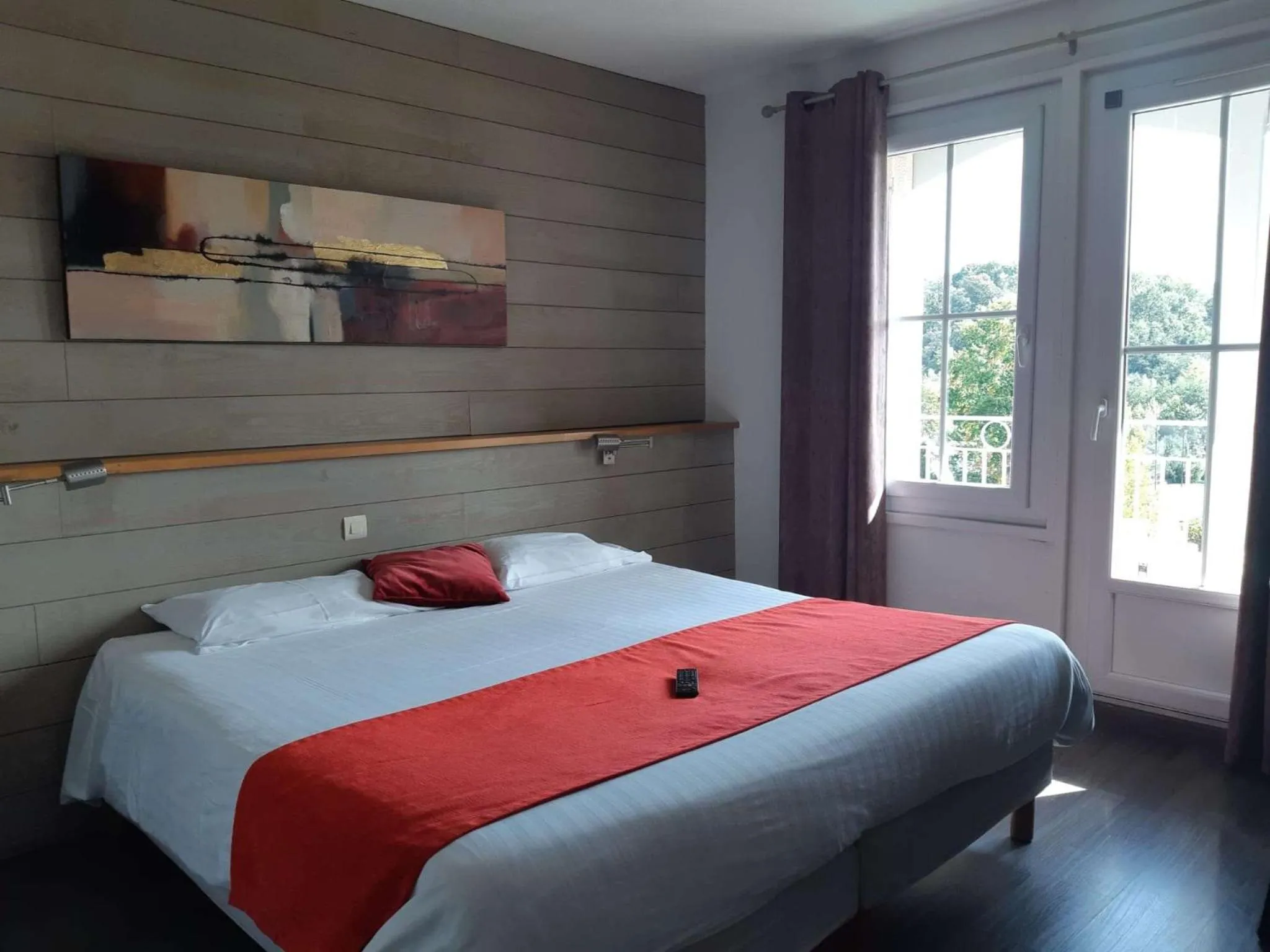 Bedroom in Brit Hotel du Golf Le Lodge