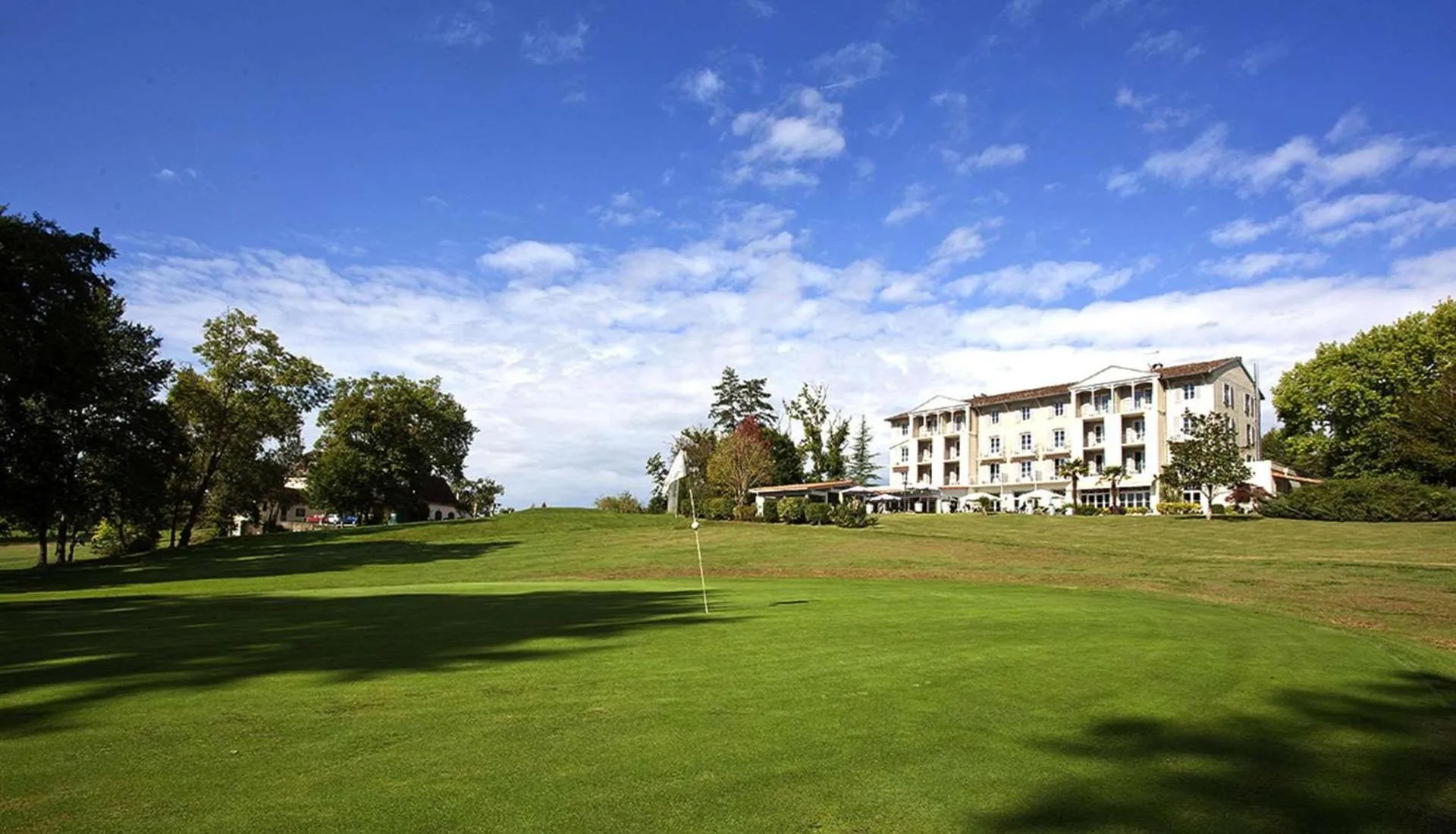 Property Building in Brit Hotel du Golf Le Lodge