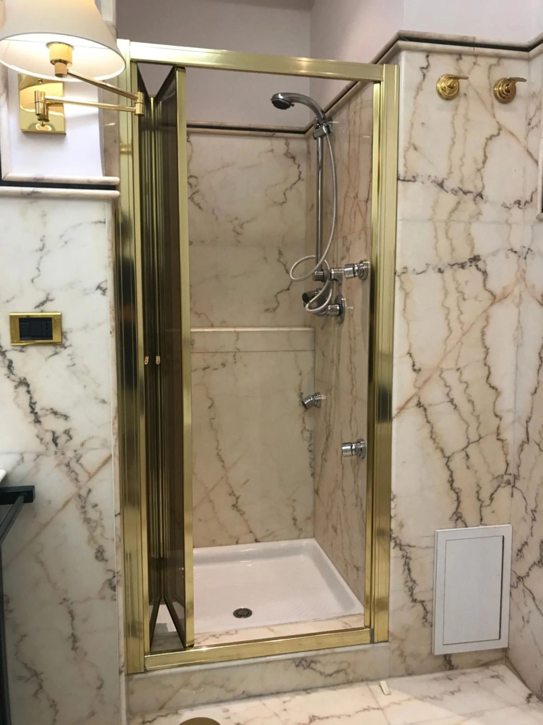 Shower in Yucca Camere & Suite
