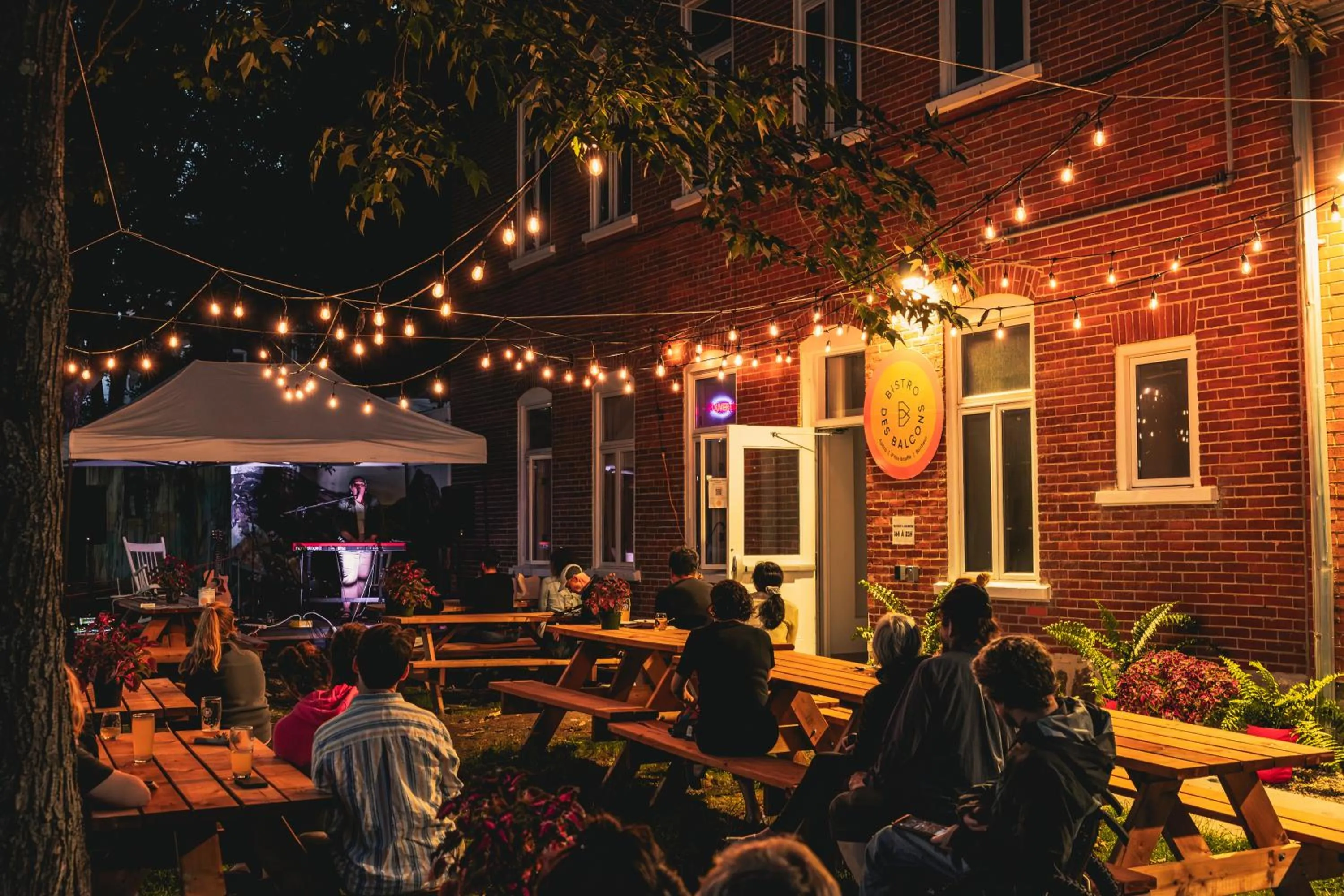 Patio in Auberge de Jeunesse des Balcons