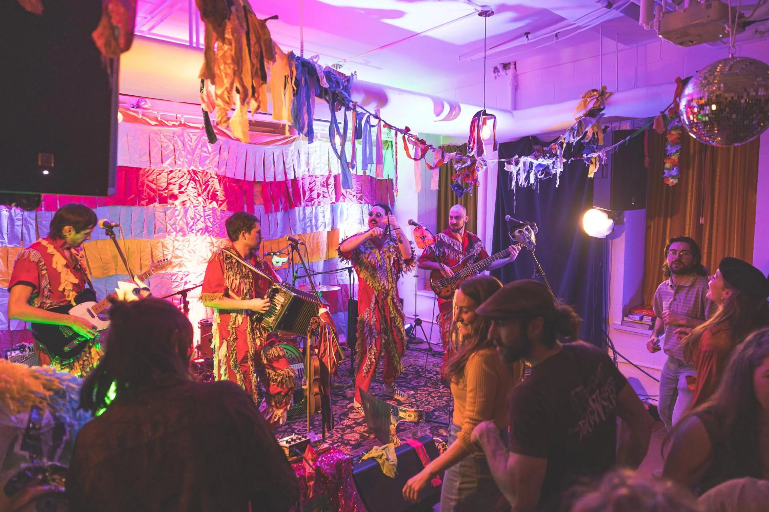 Restaurant/places to eat in Auberge de Jeunesse des Balcons