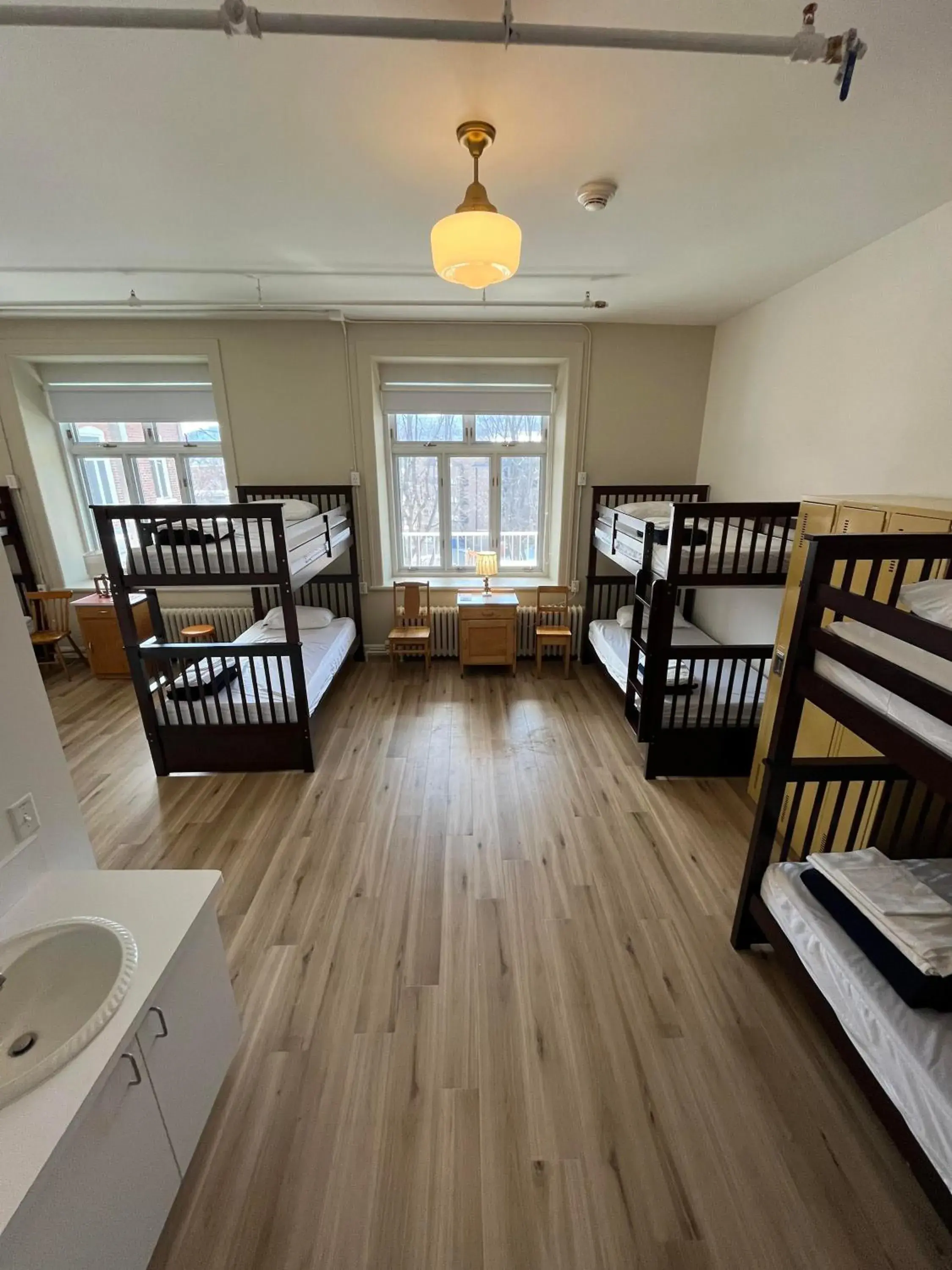 Bed in 8-Bed Mixed Dormitory Room in Auberge de Jeunesse des Balcons Bed in 8-Bed Mixed Dormitory Room in Auberge de Jeunesse des Balcons