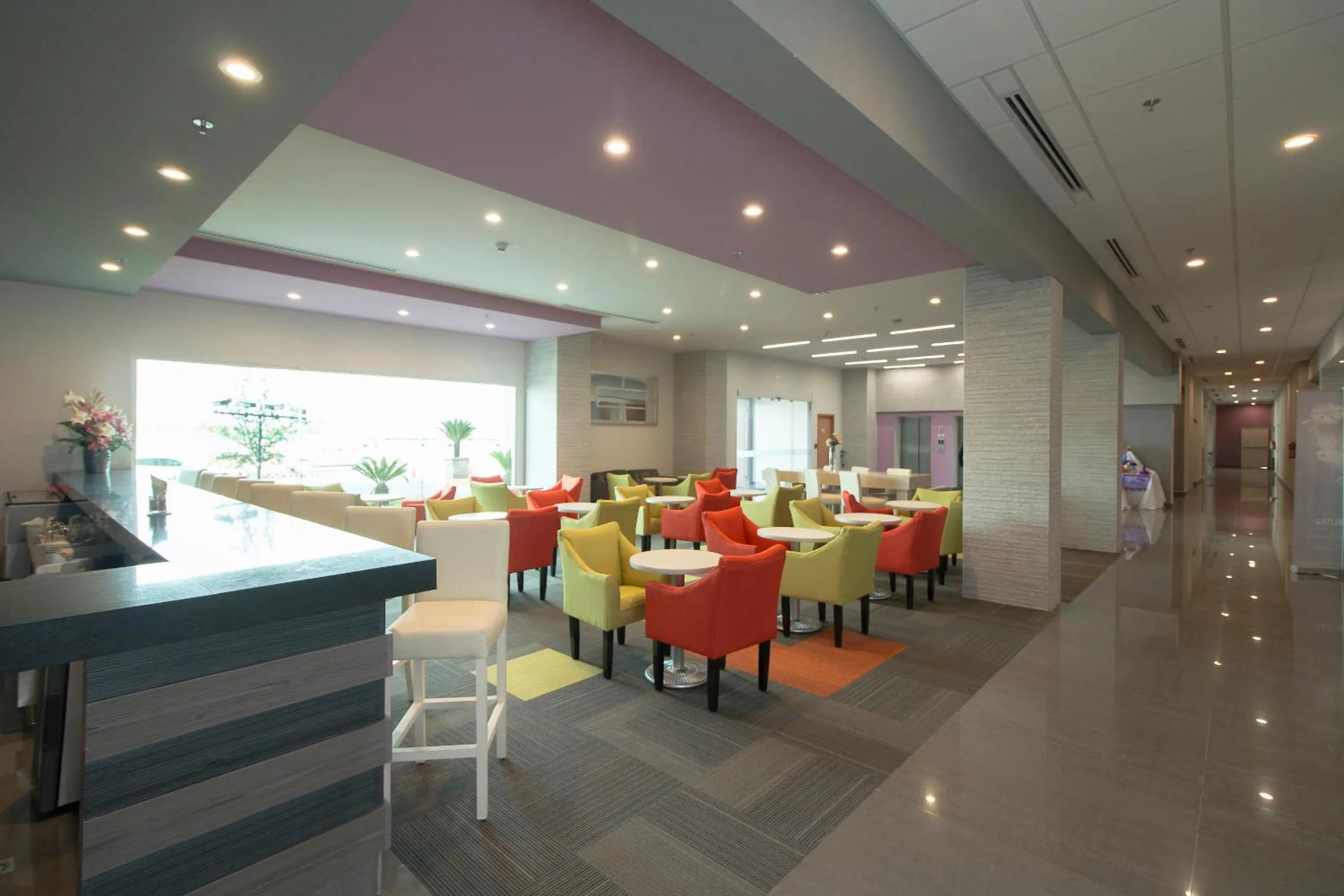 Restaurant/places to eat in CHN Hotel Monterrey Aeropuerto, Trademark by Wyndham