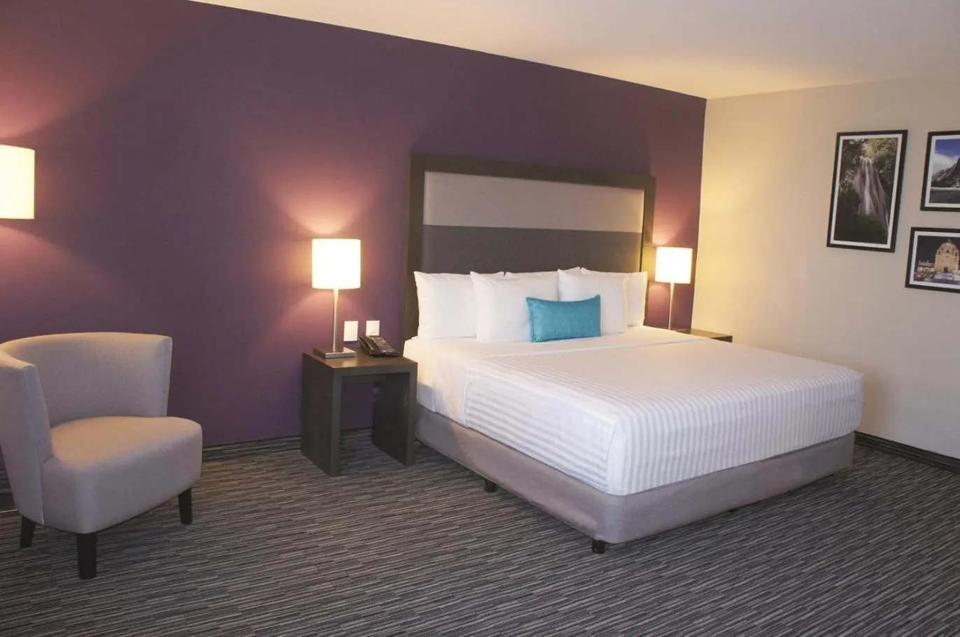 Photo of the whole room, Bed in CHN Hotel Monterrey Aeropuerto, Trademark by Wyndham