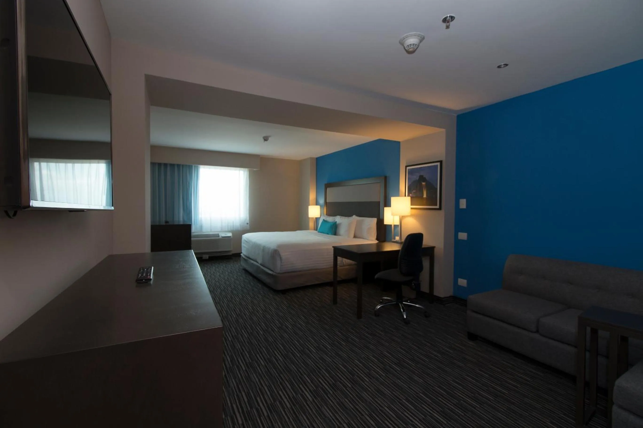 Seating area, Bed in CHN Hotel Monterrey Aeropuerto, Trademark by Wyndham