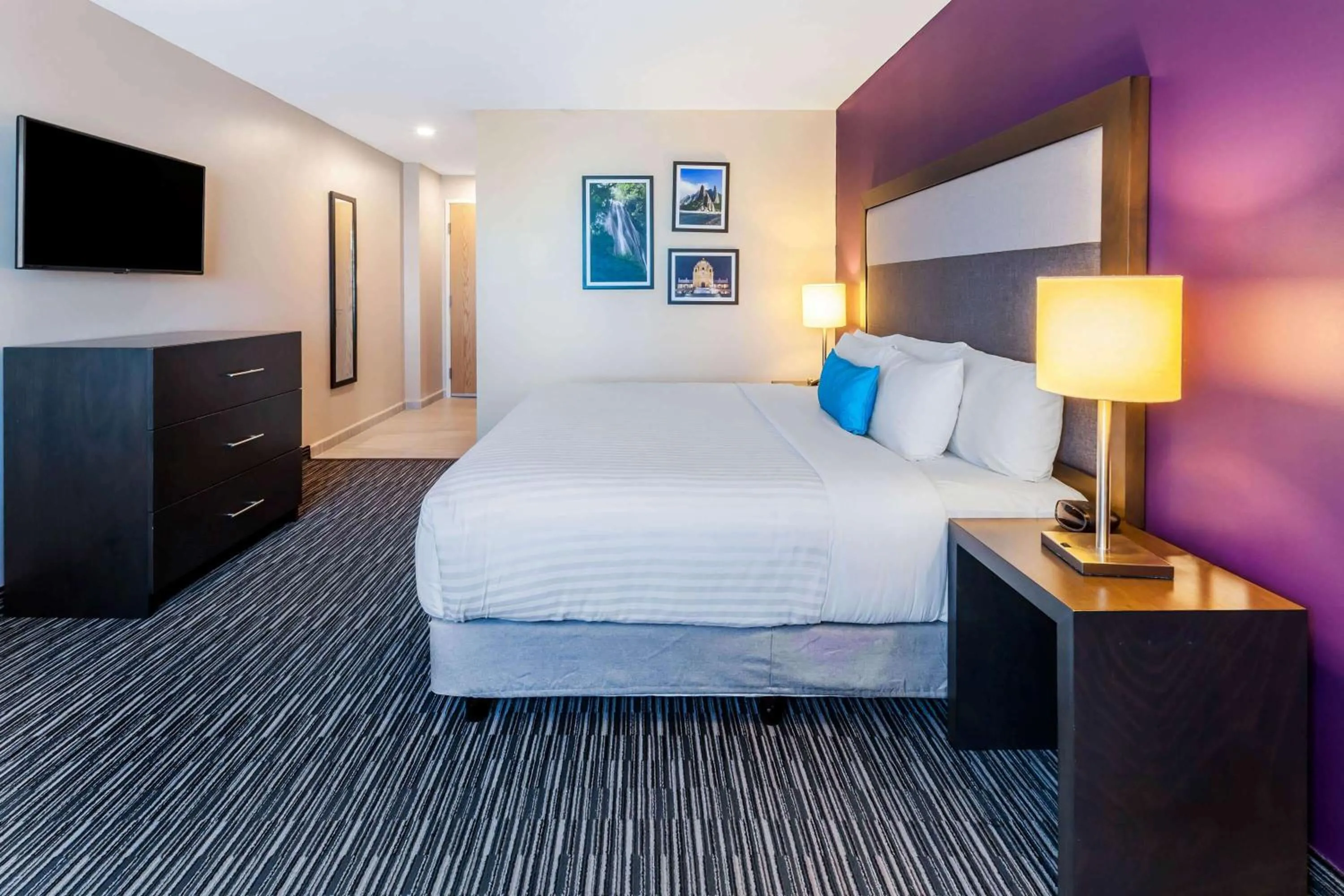 Photo of the whole room, Bed in CHN Hotel Monterrey Aeropuerto, Trademark by Wyndham