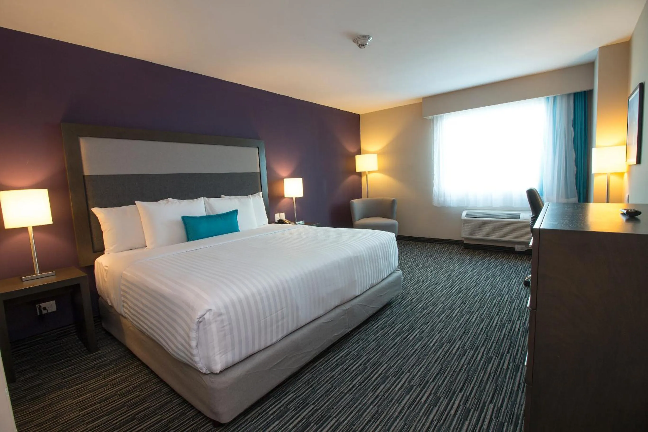 Bed in CHN Hotel Monterrey Aeropuerto, Trademark by Wyndham