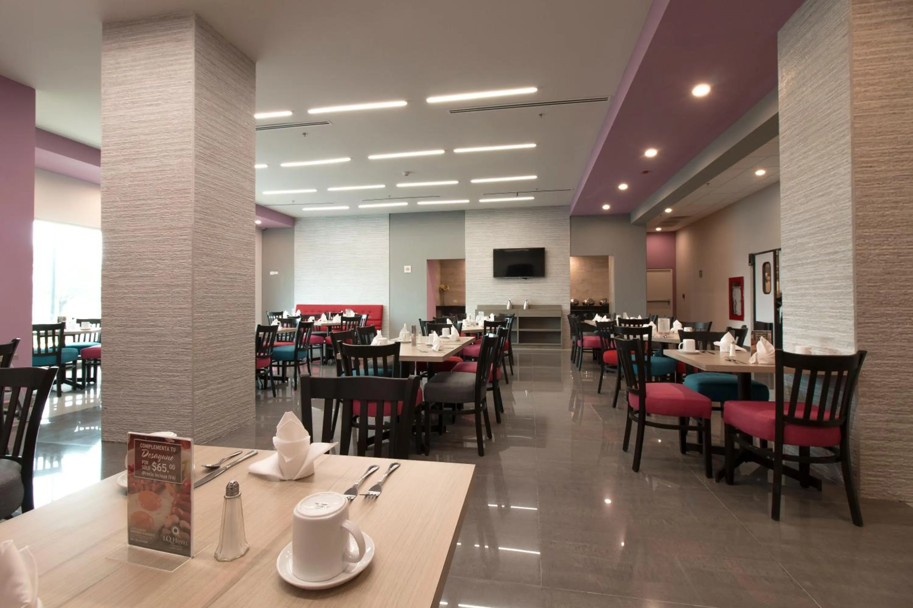 Meals in CHN Hotel Monterrey Aeropuerto, Trademark by Wyndham