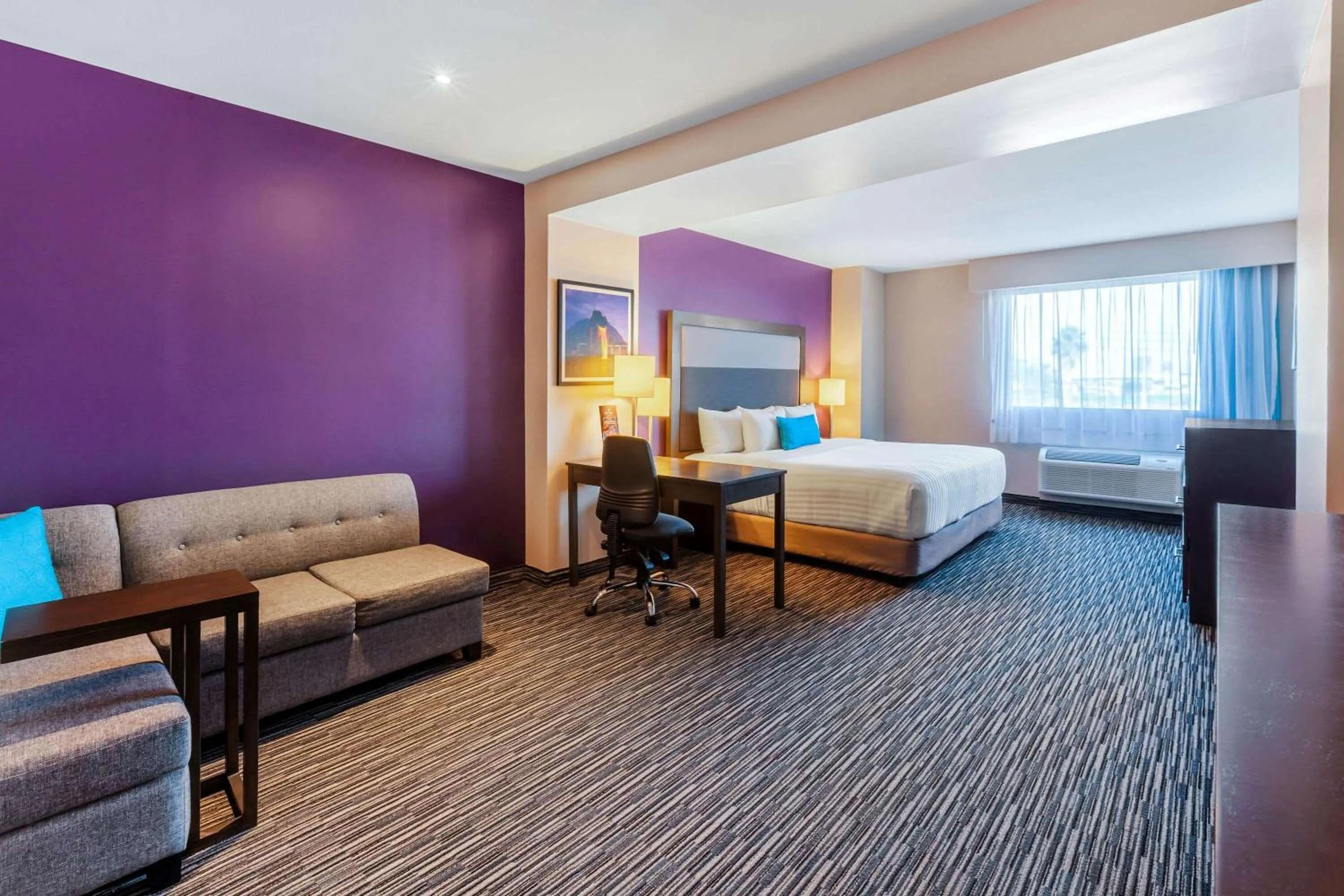 Photo of the whole room, Bed in CHN Hotel Monterrey Aeropuerto, Trademark by Wyndham