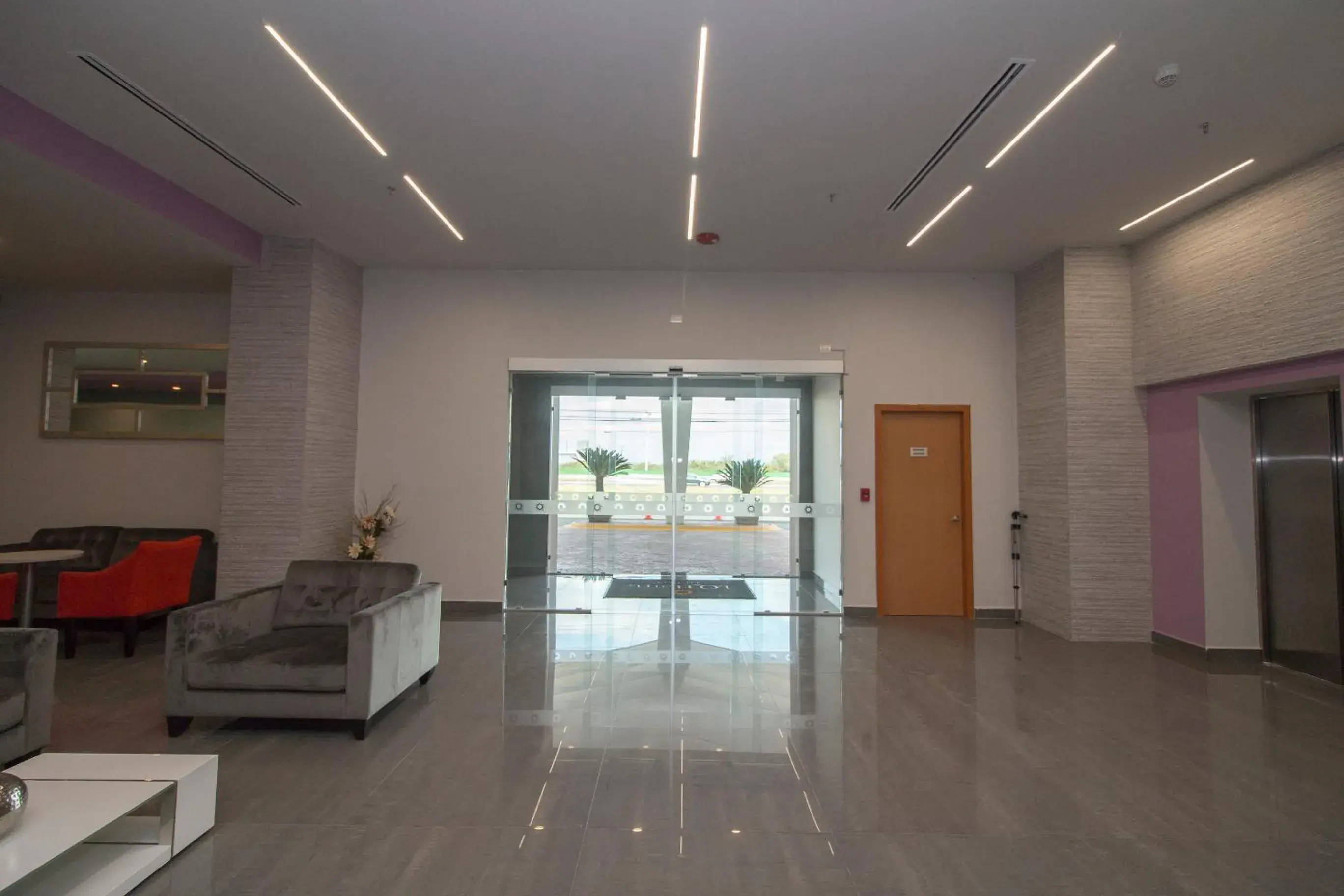 Facade/entrance in CHN Hotel Monterrey Aeropuerto, Trademark by Wyndham Facade/entrance in CHN Hotel Monterrey Aeropuerto, Trademark by Wyndham