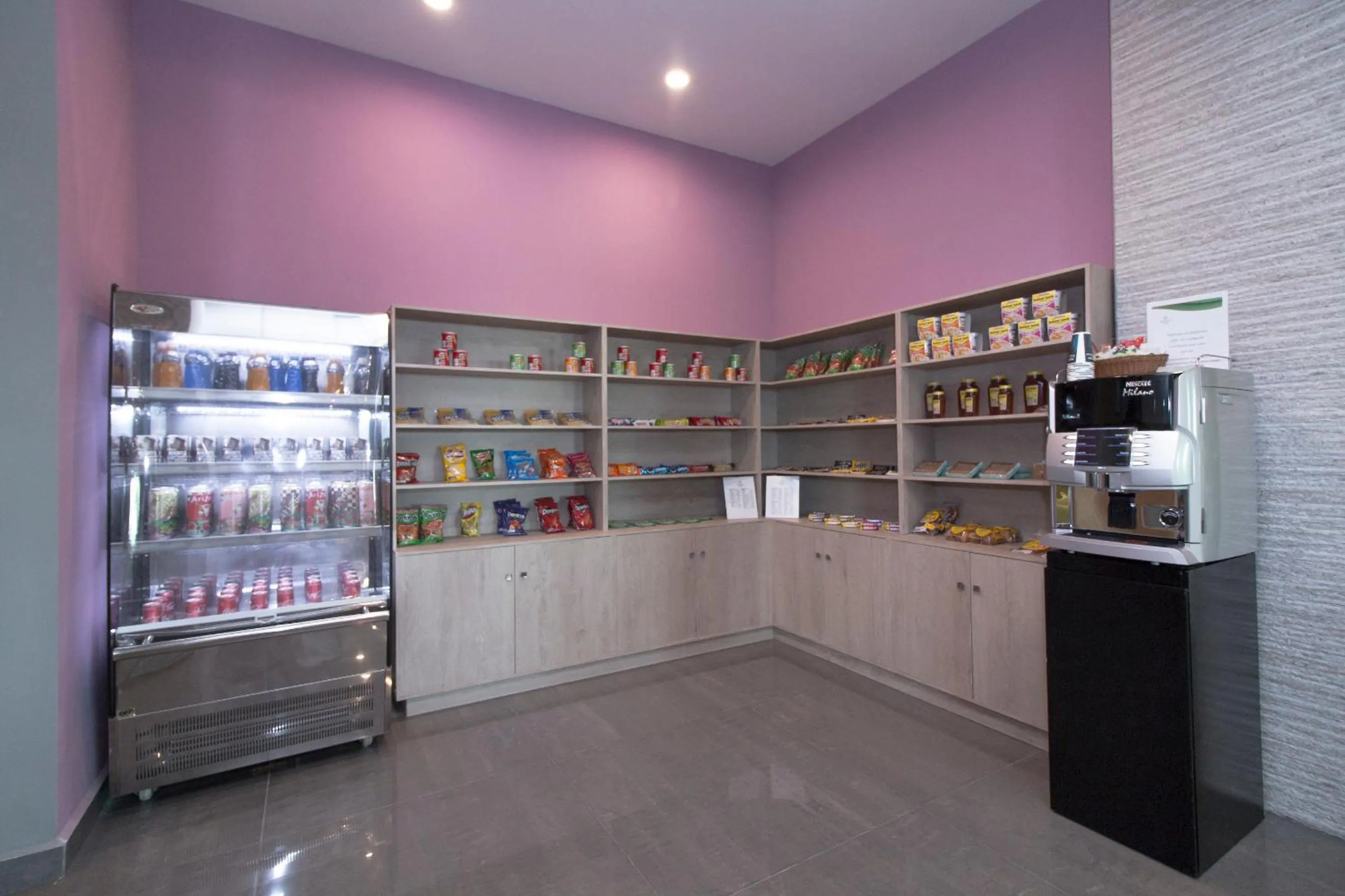 On-site shops in CHN Hotel Monterrey Aeropuerto, Trademark by Wyndham