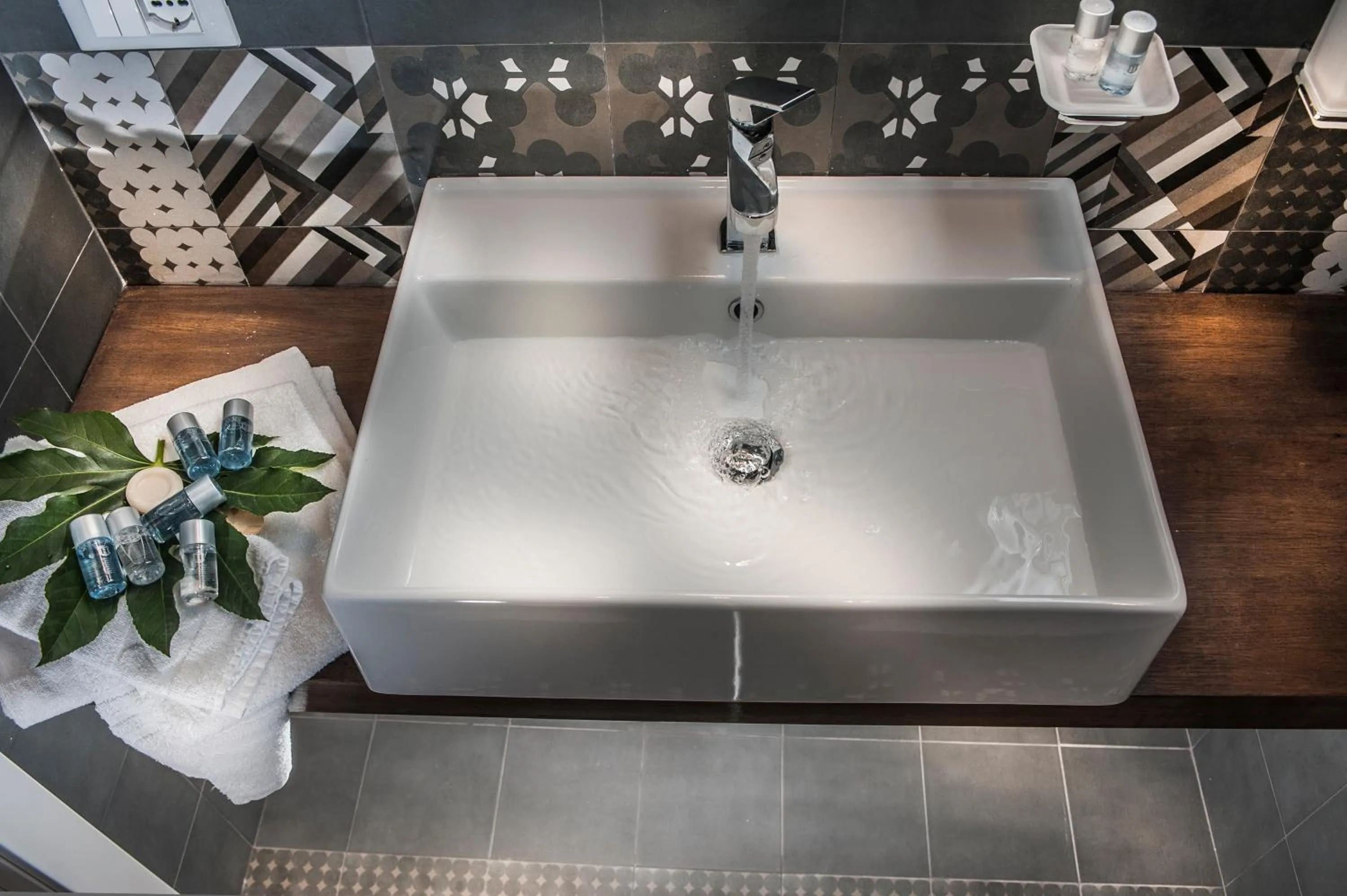 Bathroom in First Floor - Boutique Hotel