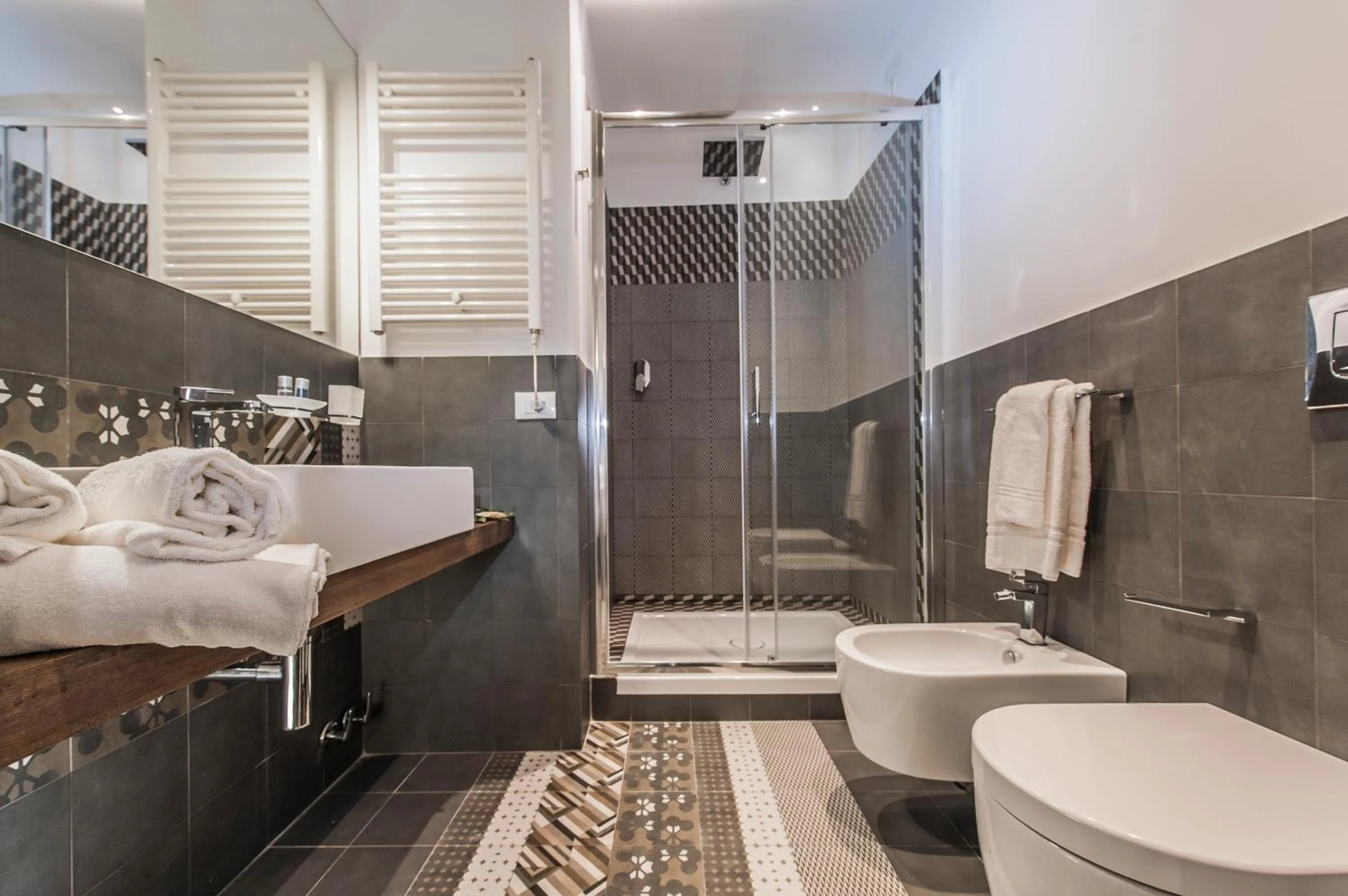 Bathroom in First Floor - Boutique Hotel