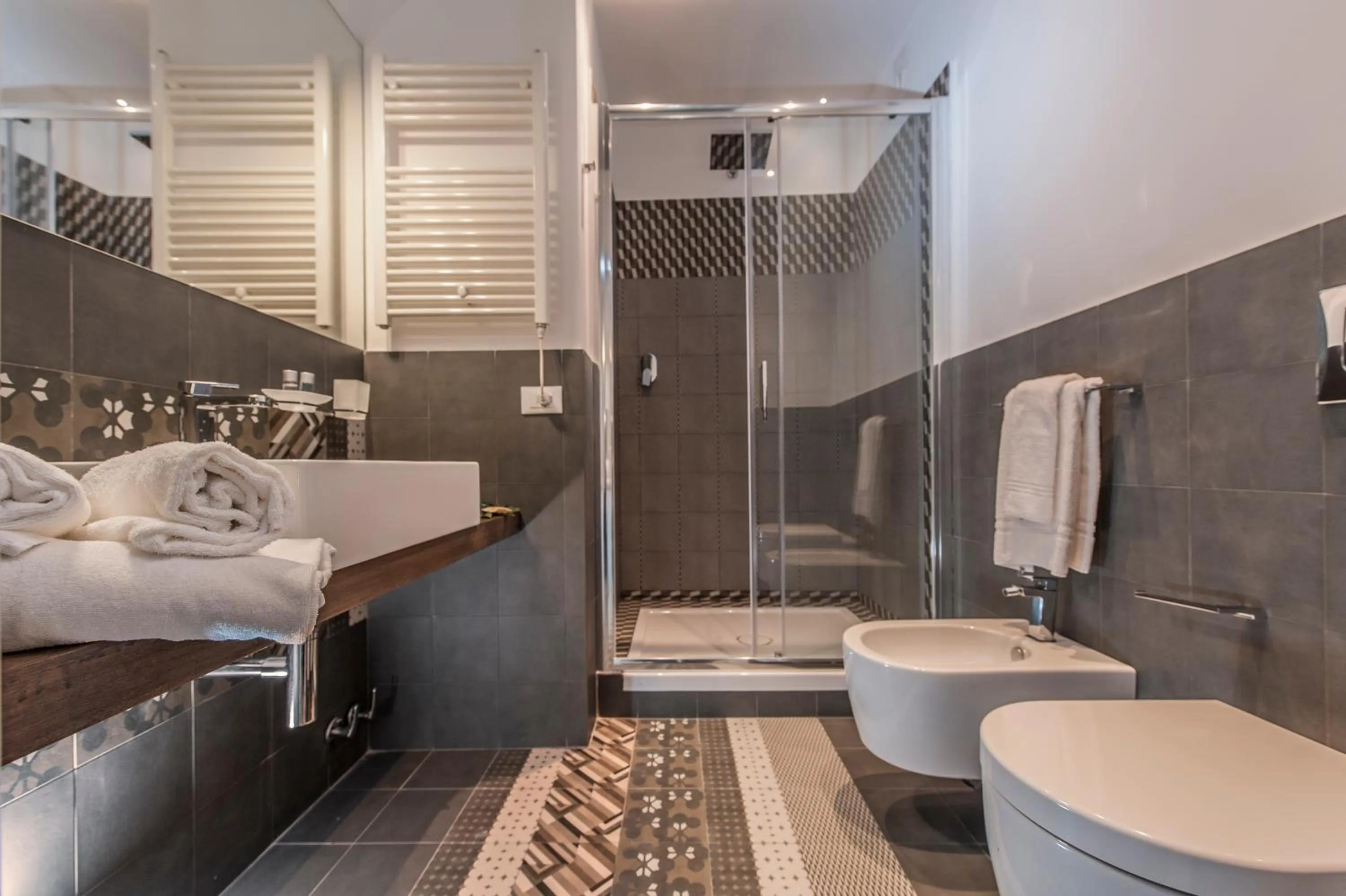 Shower in First Floor - Boutique Hotel