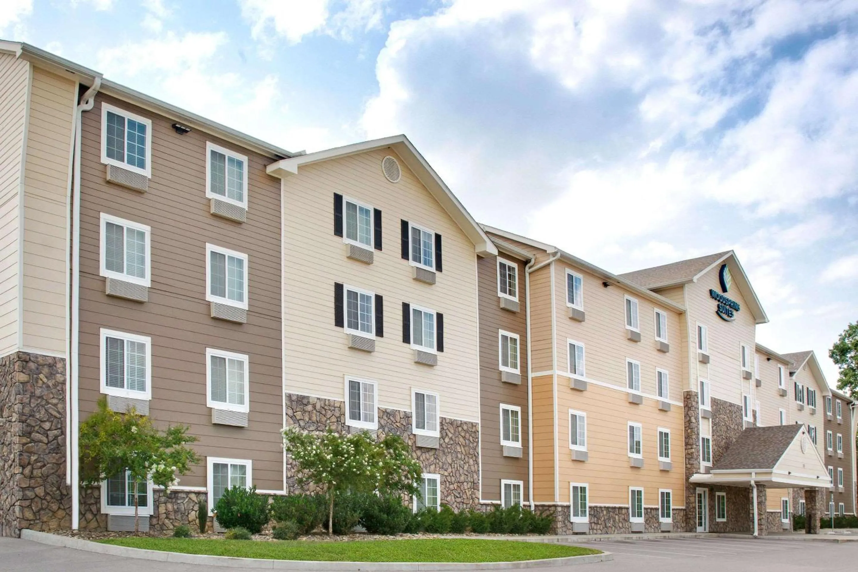 Property building in WoodSpring Suites Nashville Airport