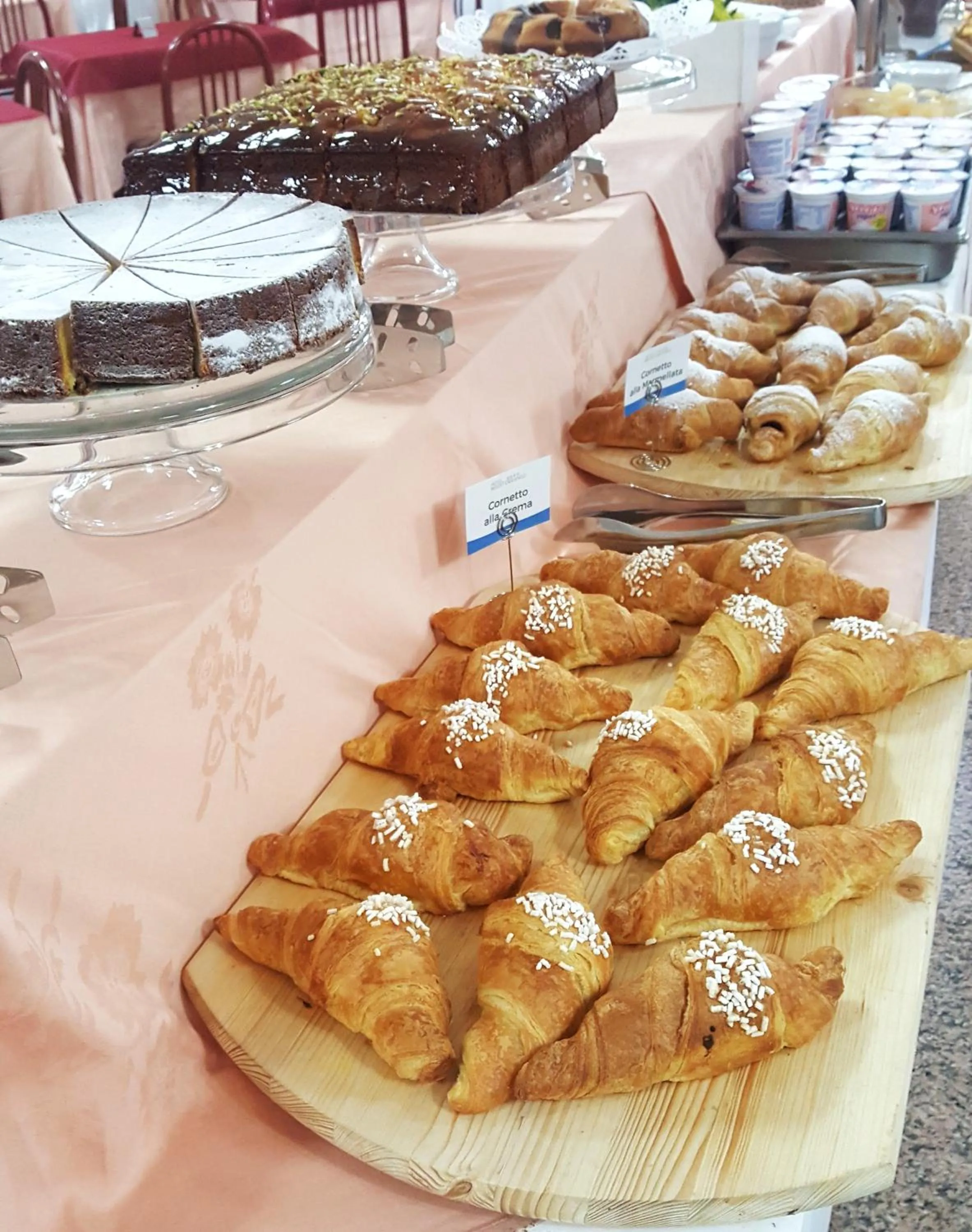 Breakfast in Hotel Mediterraneo