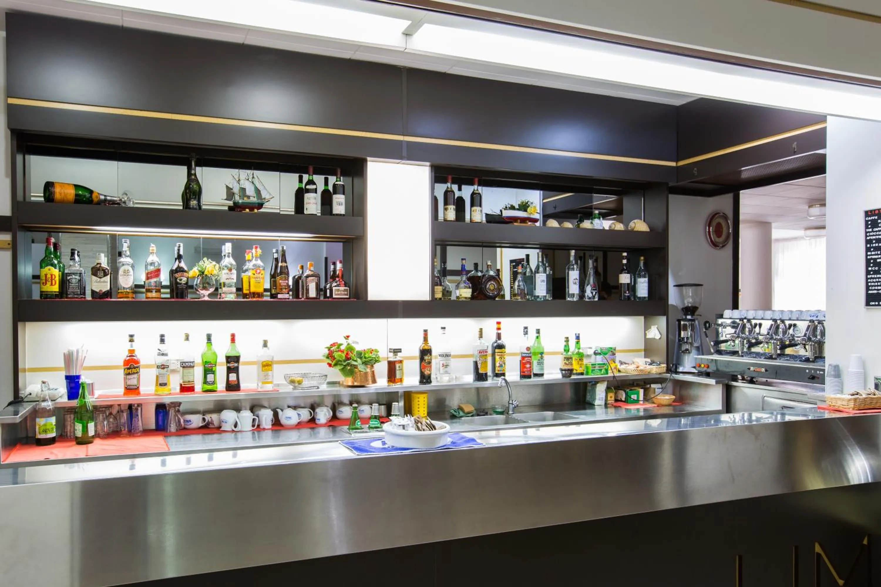 Lounge or bar in Hotel Mediterraneo