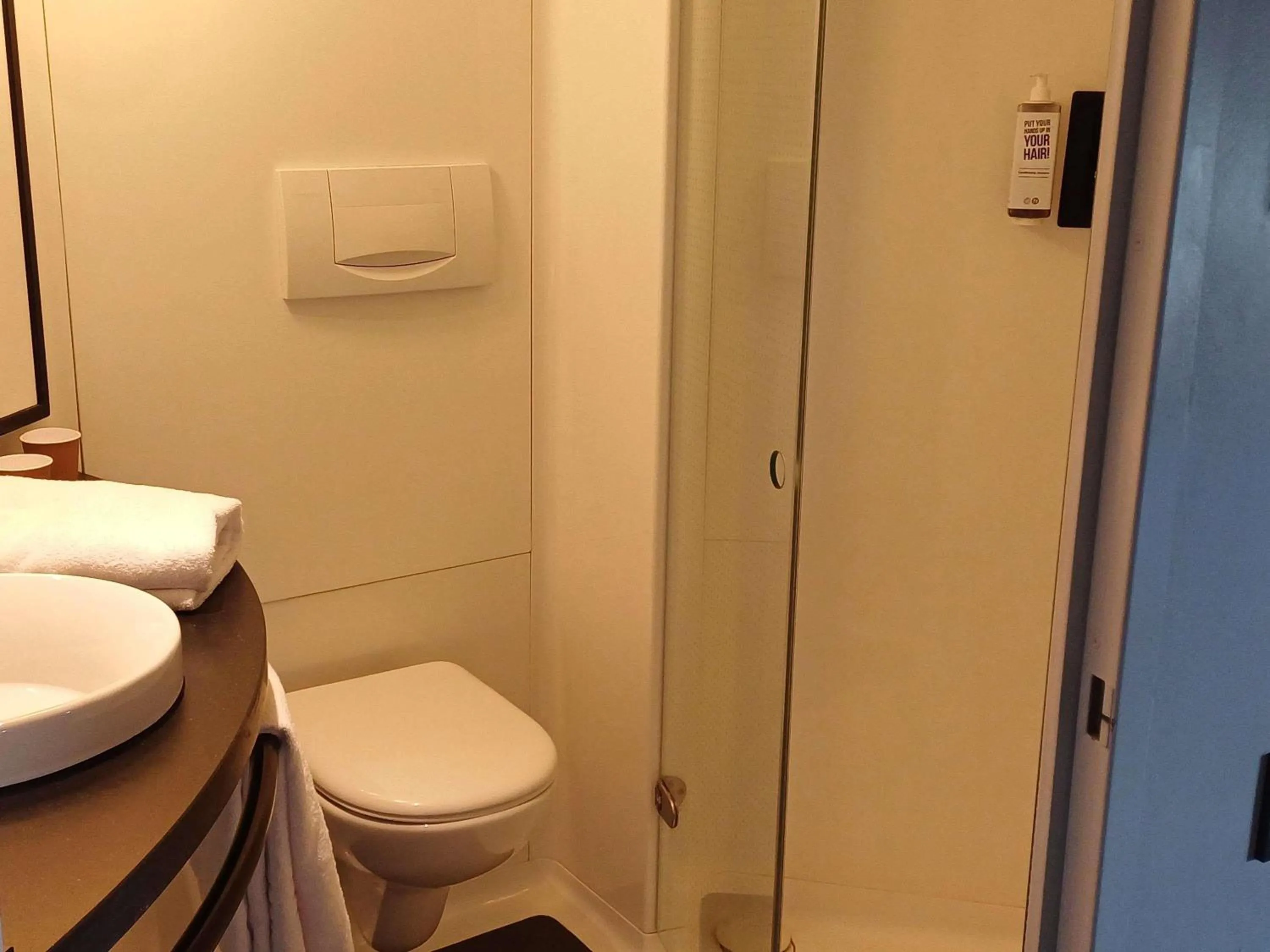 Bedroom in Ibis Hotel Alicante