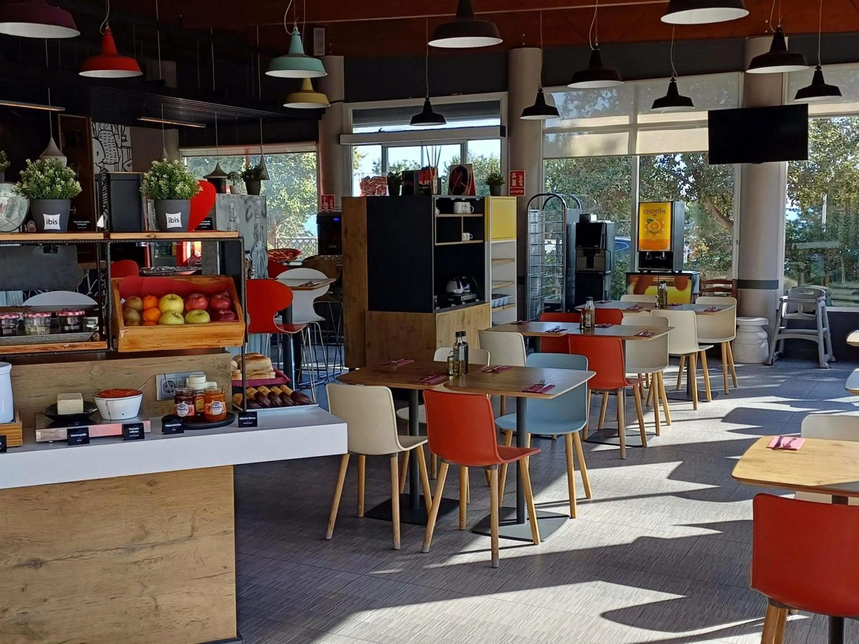 Restaurant/places to eat in Ibis Hotel Alicante