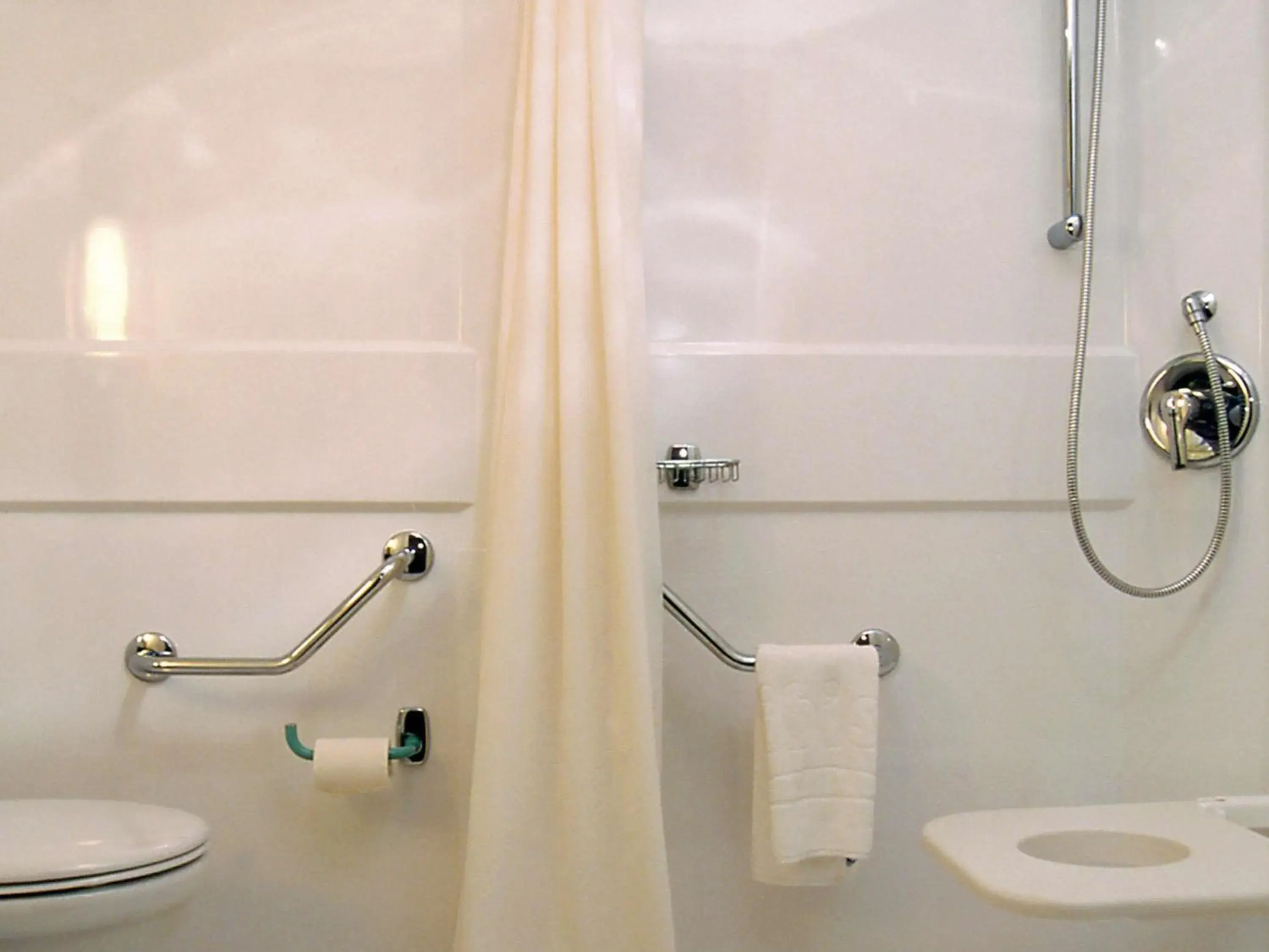 Bedroom in Ibis Hotel Alicante Bedroom in Ibis Hotel Alicante