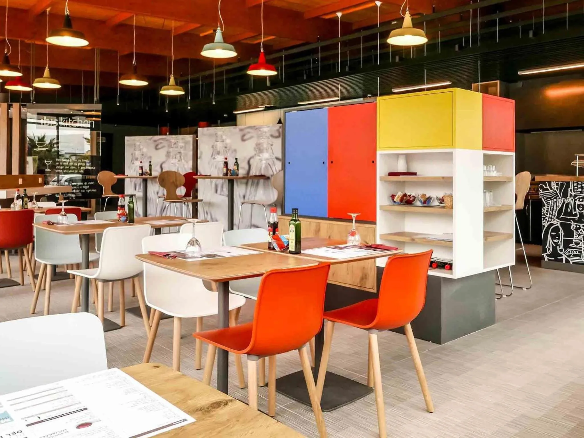 Lounge or bar in Ibis Hotel Alicante