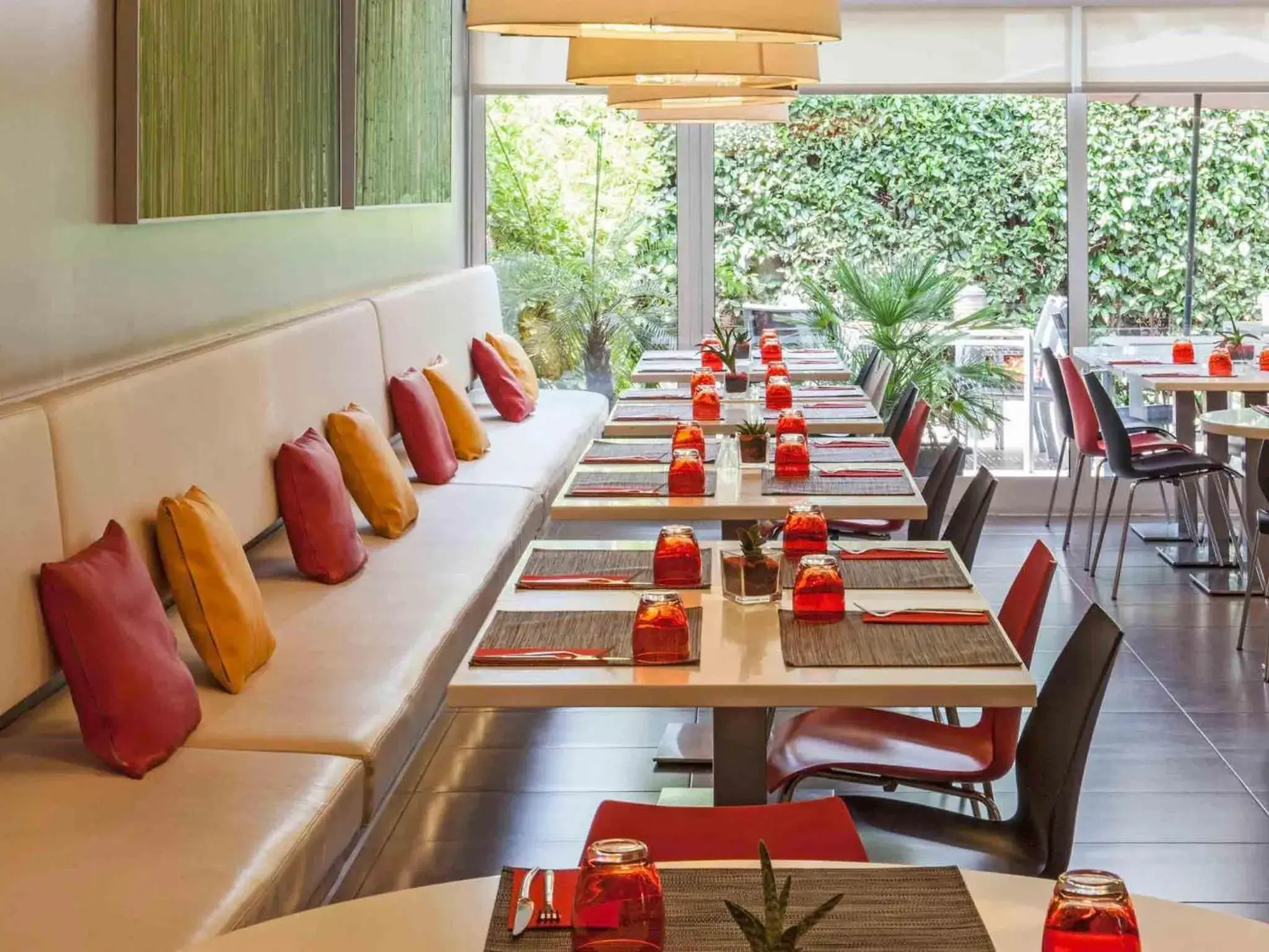 Restaurant/places to eat in Ibis Cornella Restaurant/places to eat in Ibis Cornella