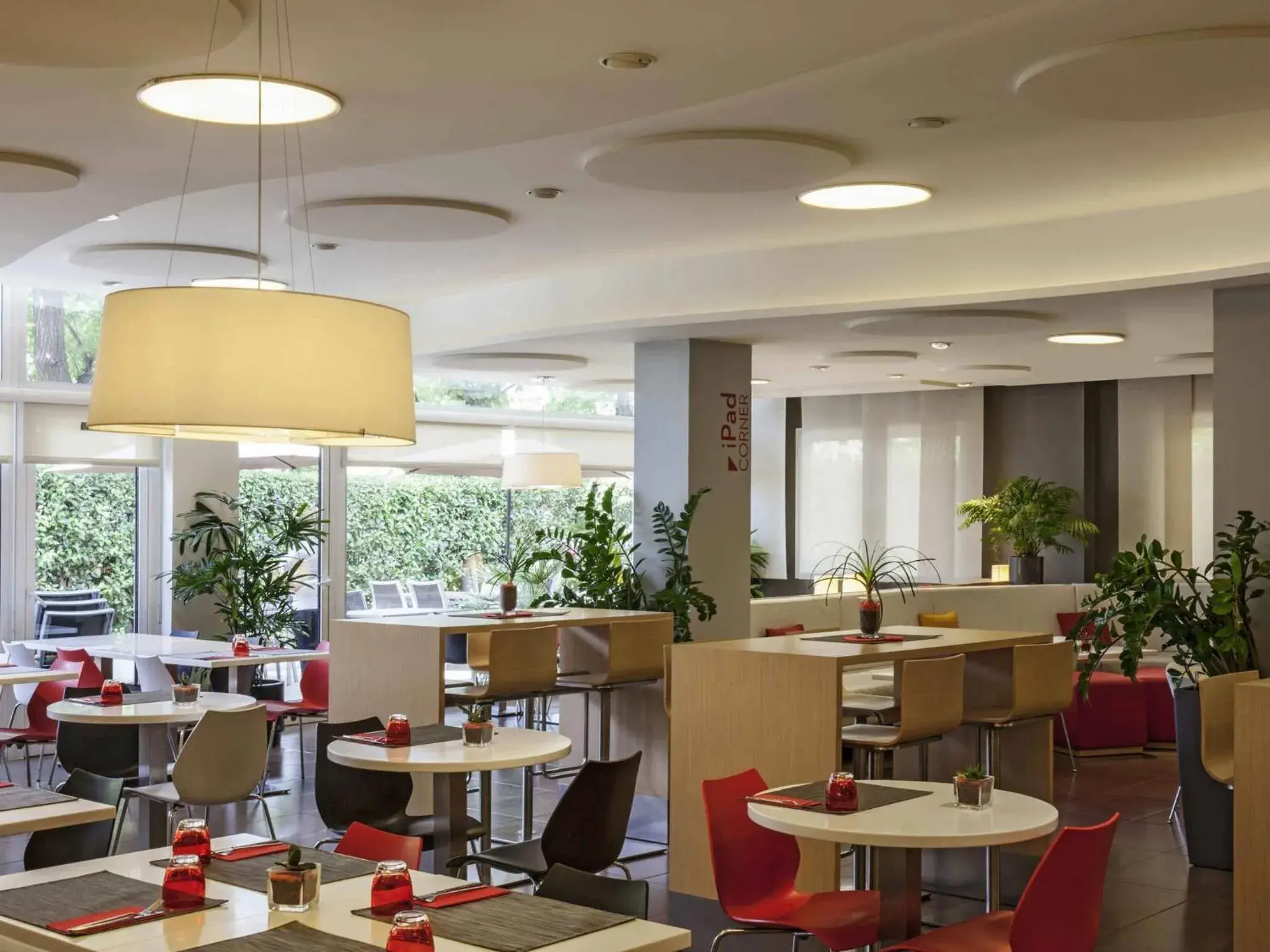 Restaurant/places to eat in Ibis Cornella Restaurant/places to eat in Ibis Cornella