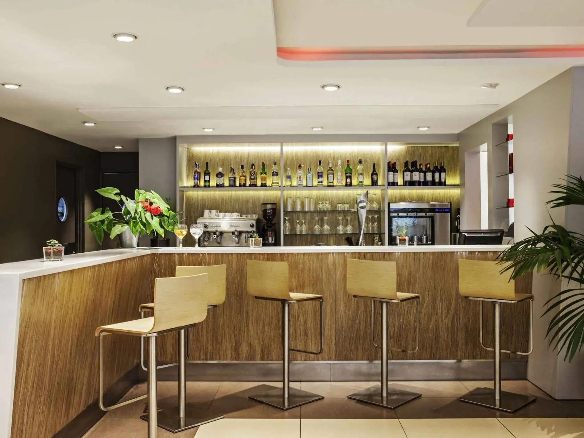 Lounge or bar in Ibis Cornella Lounge or bar in Ibis Cornella