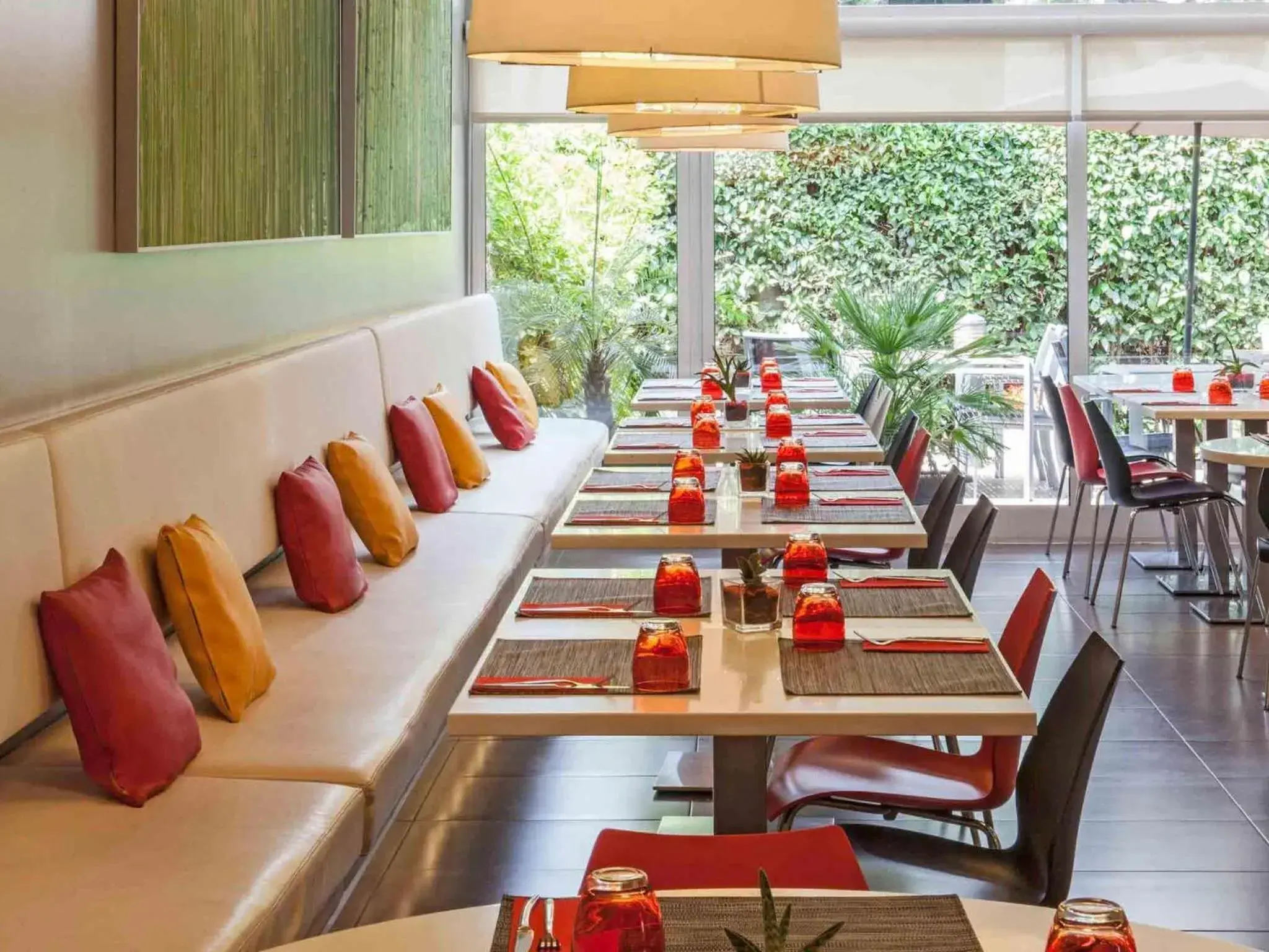 Restaurant/places to eat in Ibis Cornella Restaurant/places to eat in Ibis Cornella