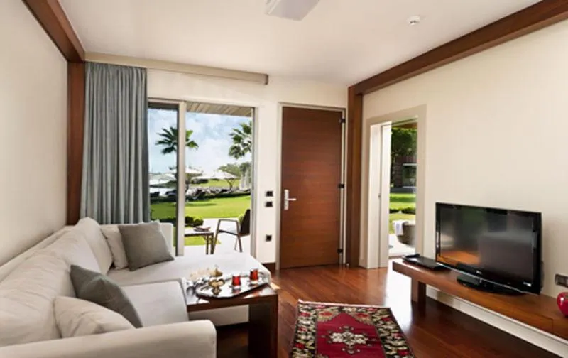 Communal lounge/ TV room in Ortunc Hotel - Cunda Island (Adult Only)