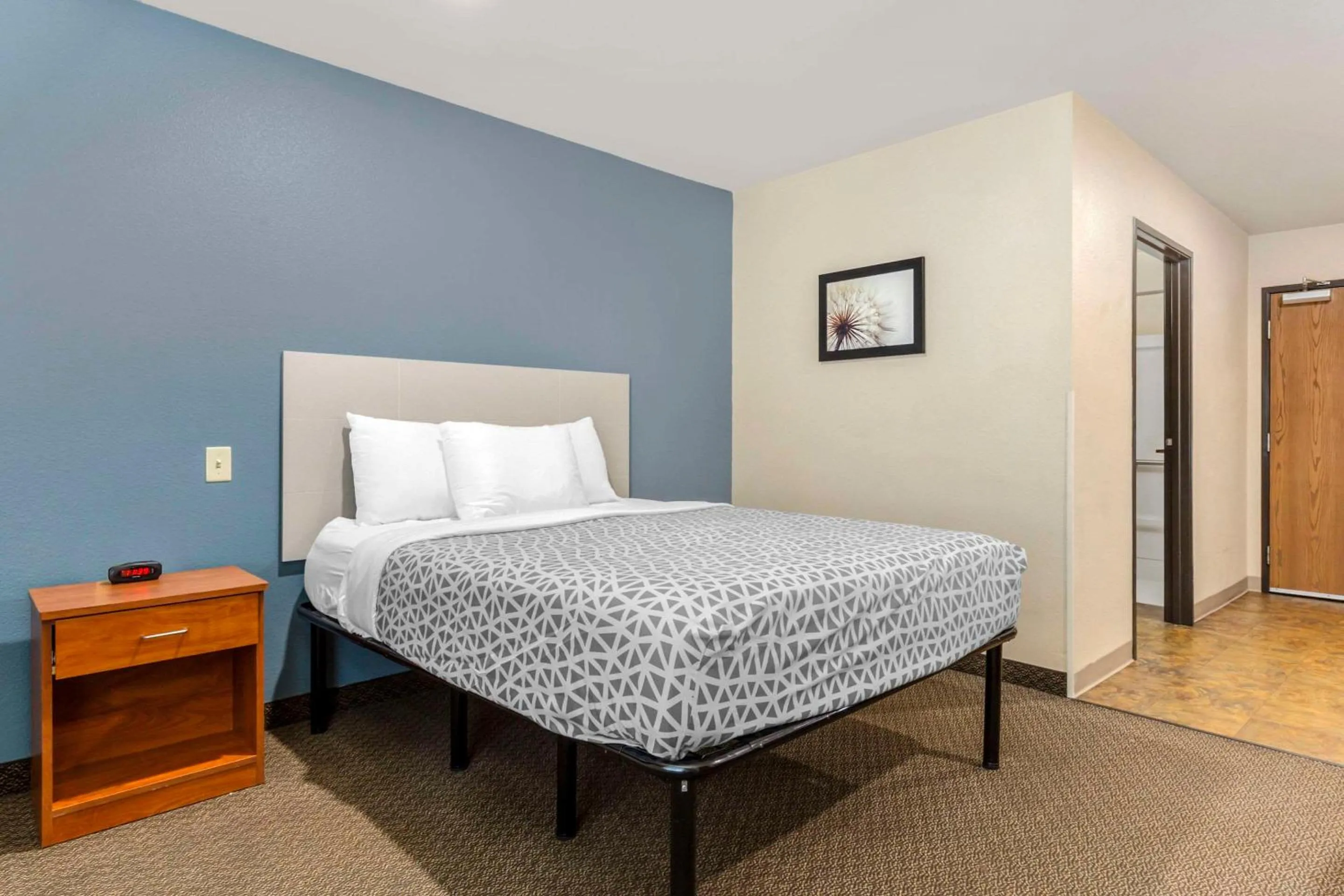 Bedroom, Bed in WoodSpring Suites Raleigh Garner