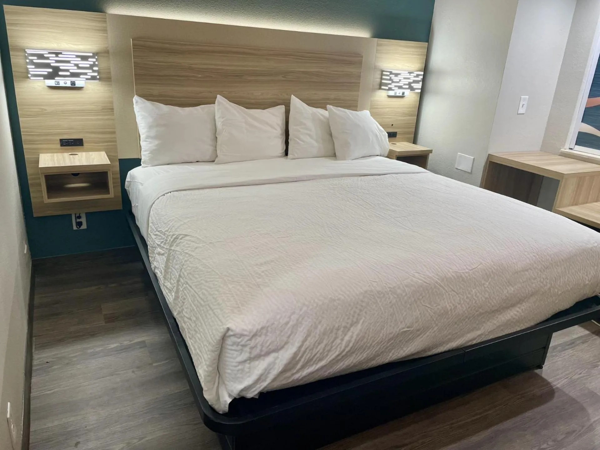 Bed in Microtel Inn by Wyndham Knoxville