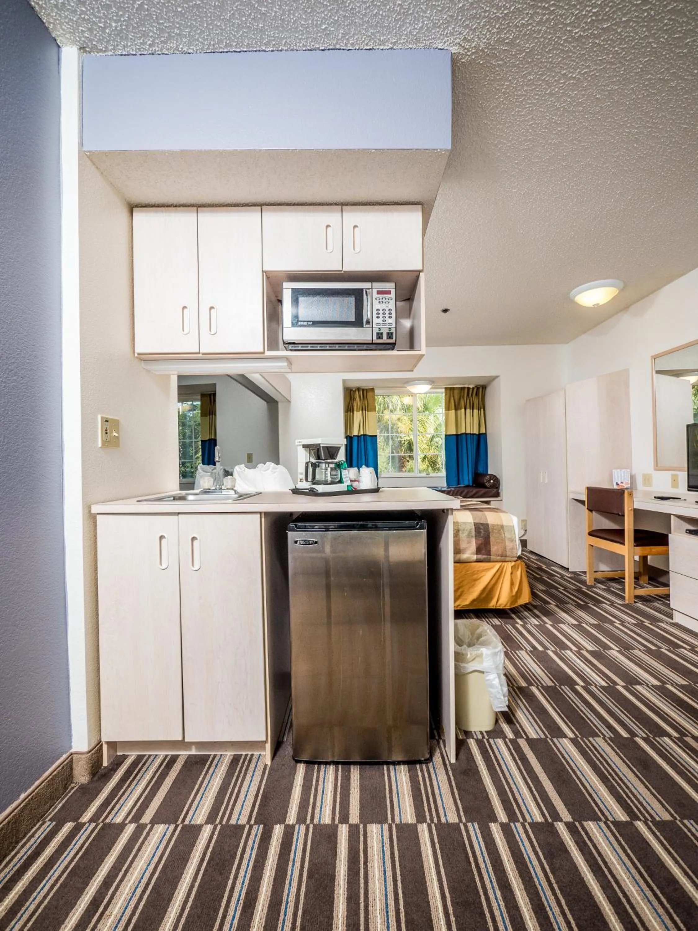 Kitchen or kitchenette in Microtel Inn & Suites by Wyndham Palm Coast I-95
