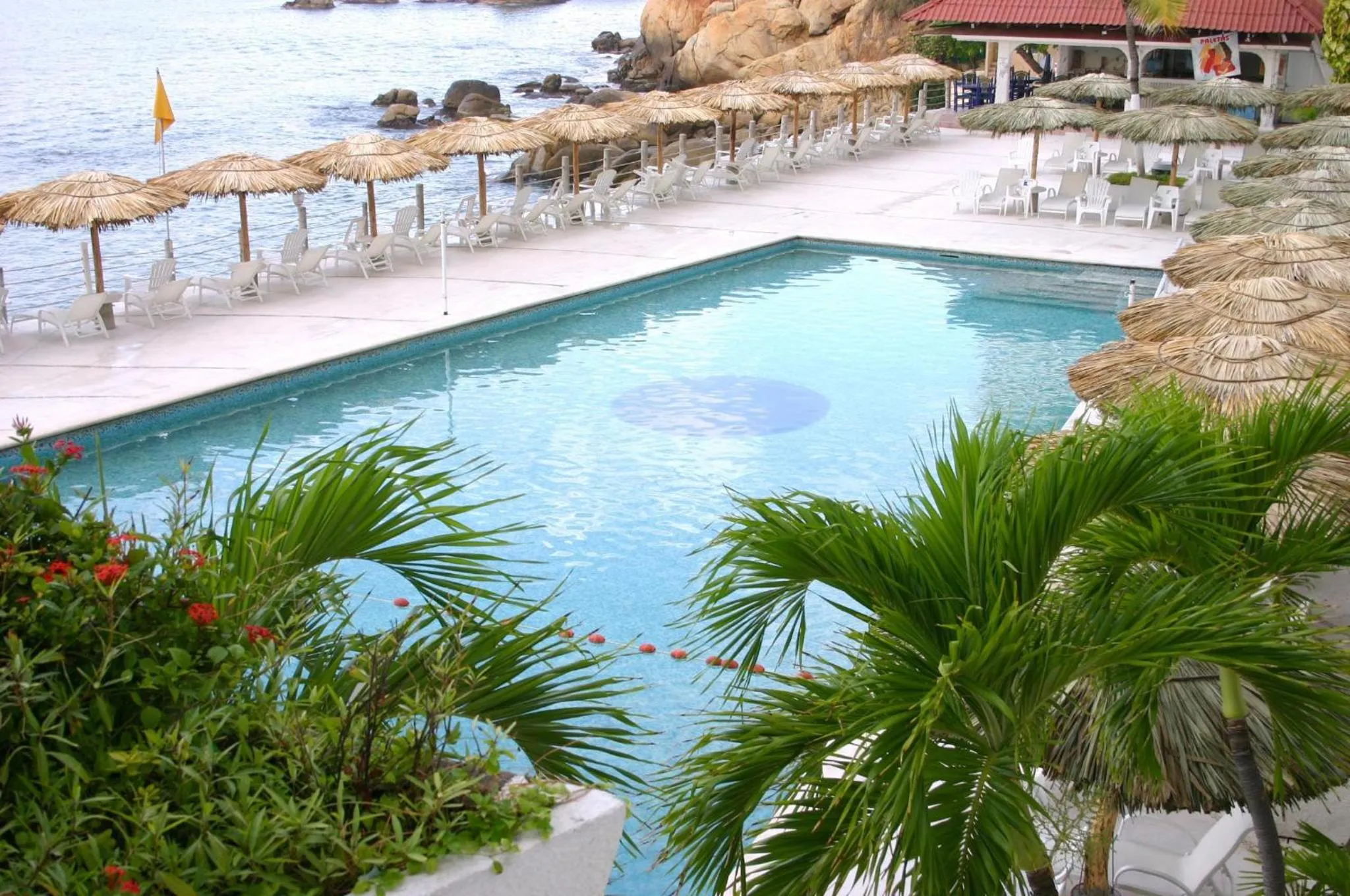 Swimming pool in Hotel Las Torres Gemelas Acapulco