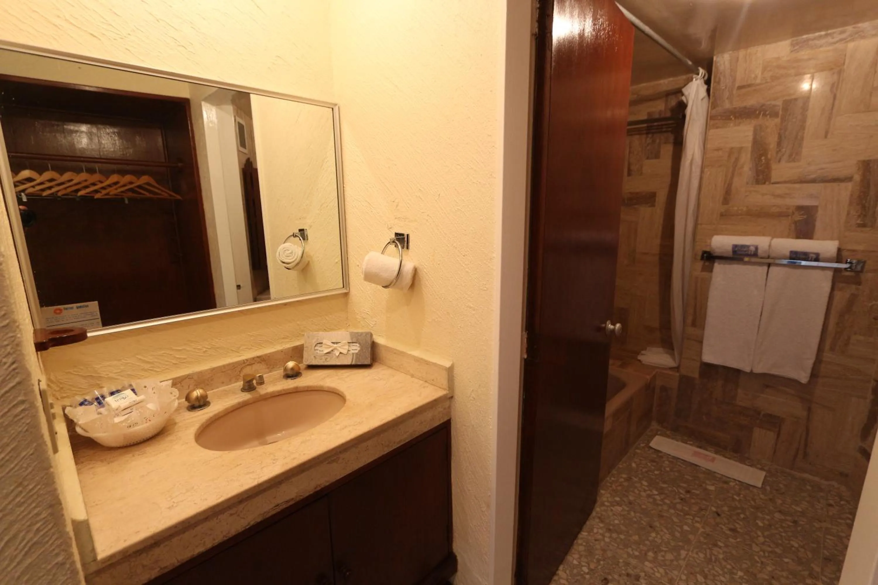 Bathroom in Hotel Las Torres Gemelas Acapulco