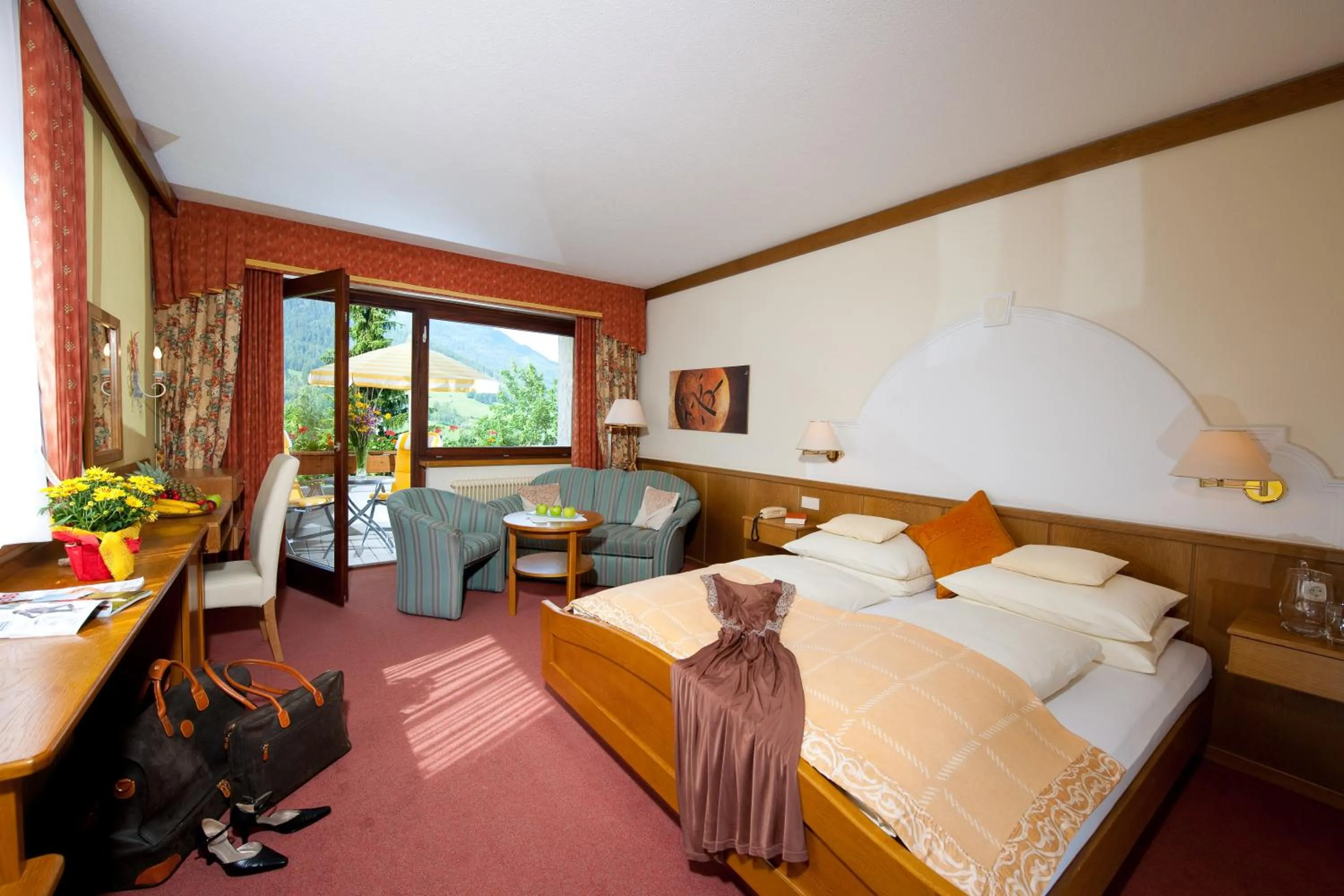 Photo of the whole room, Bed in Wohlfühl & Genusshotel Felsenhof