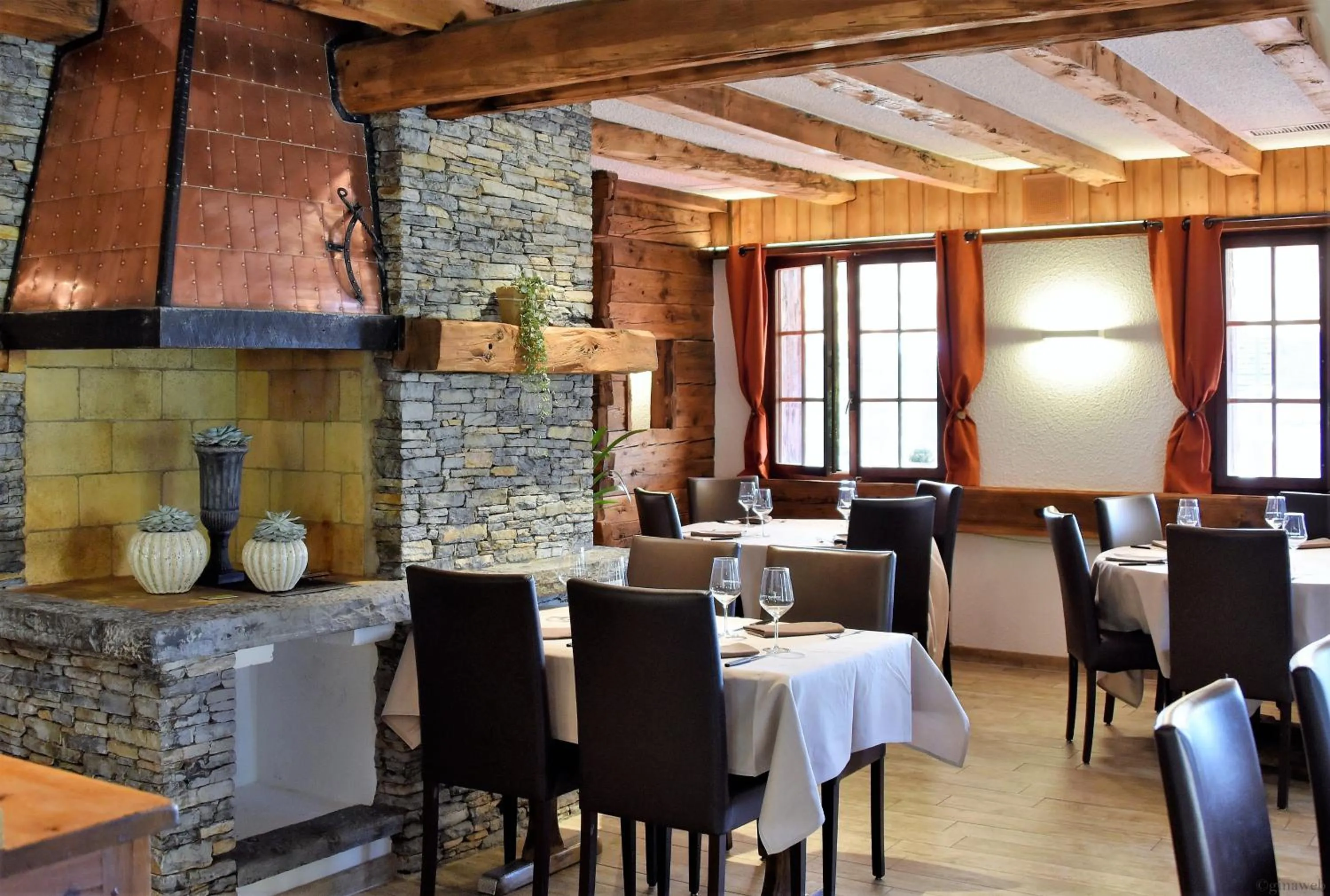 Restaurant/places to eat in Petit Paradis