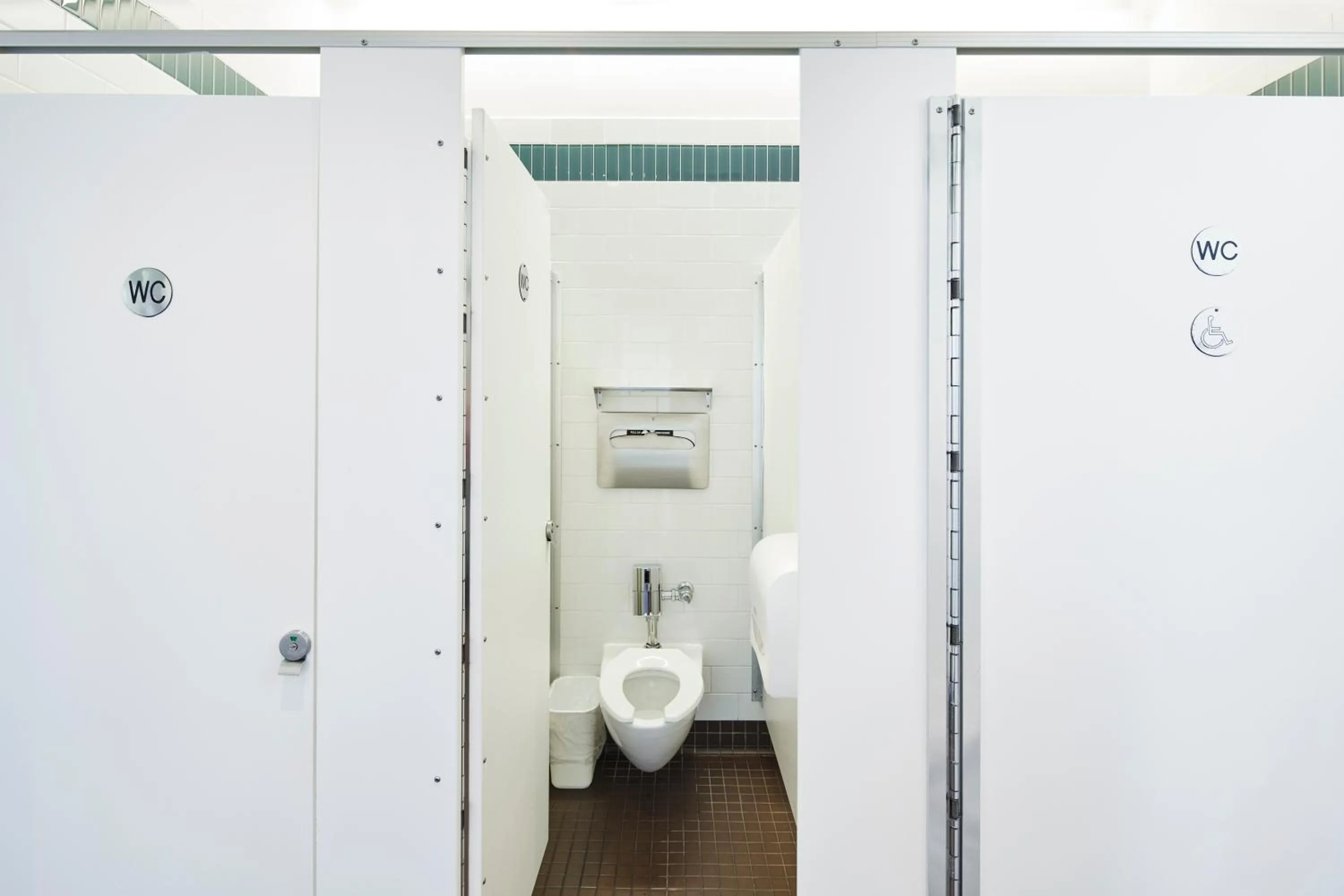 Bathroom in HI New York City Hostel