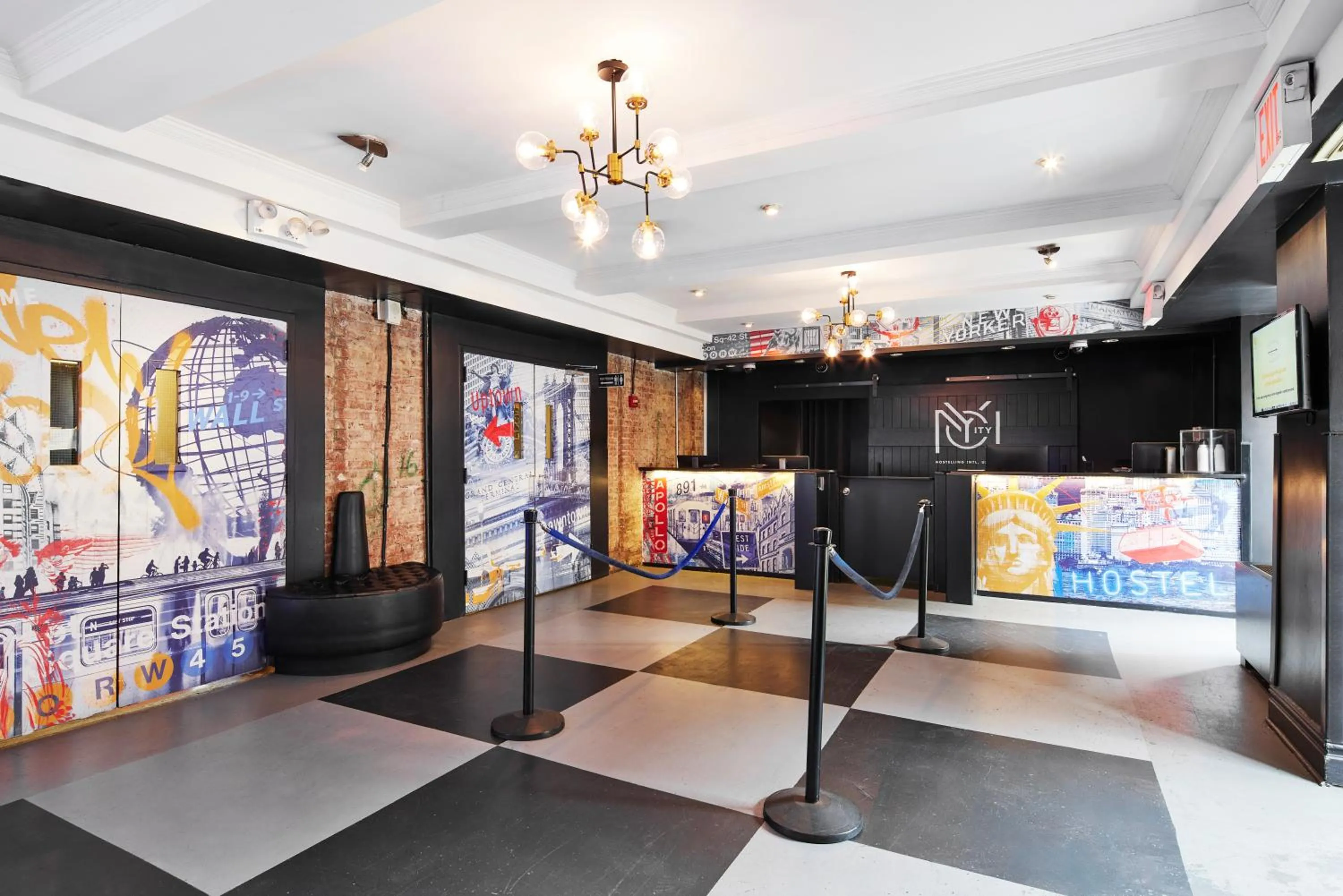 Lobby or reception in HI New York City Hostel