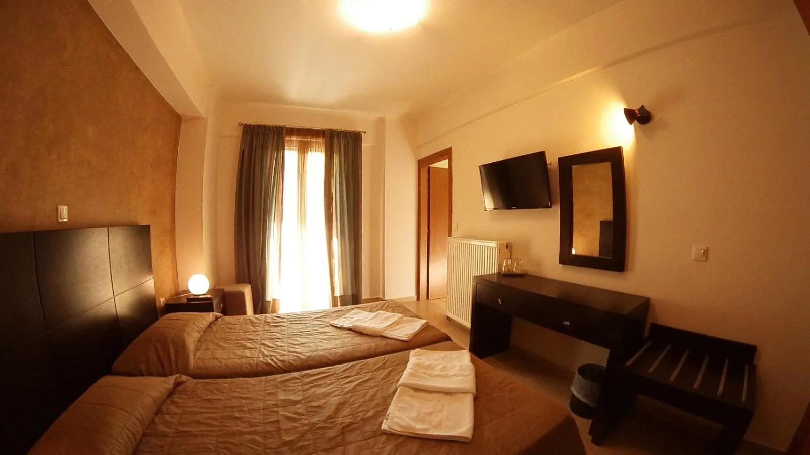 Photo of the whole room, Bed in Ahilion Hotel