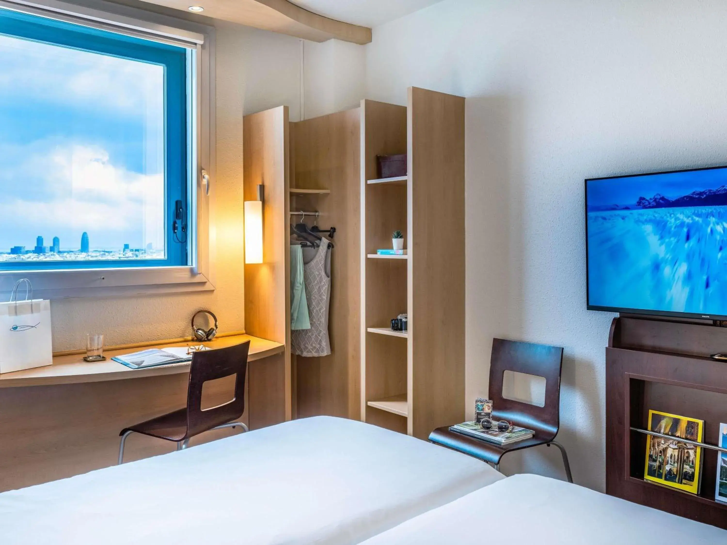 Bedroom, Bed in Ibis Barcelona Meridiana Bedroom, Bed in Ibis Barcelona Meridiana