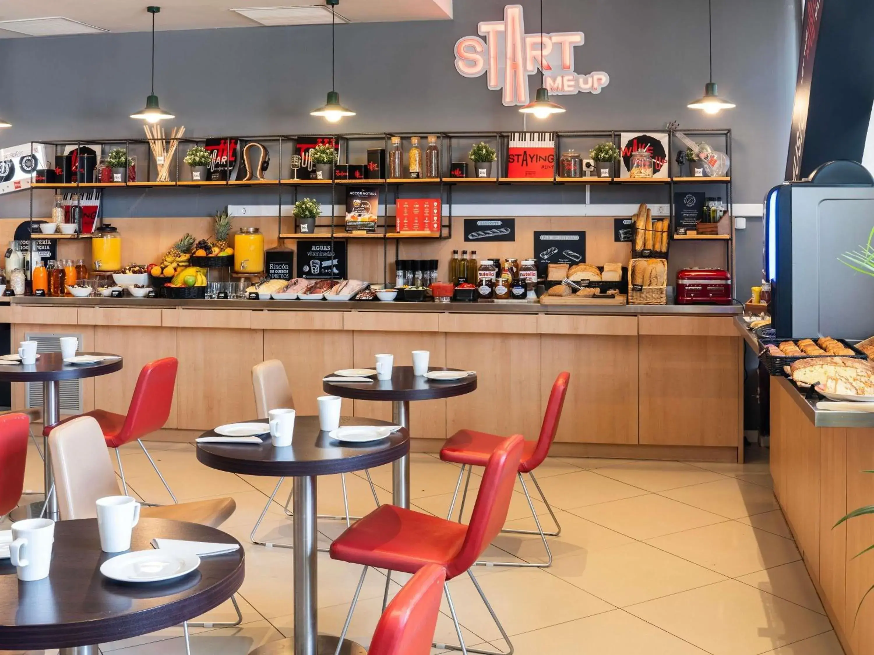 Restaurant/places to eat in Ibis Barcelona Meridiana Restaurant/places to eat in Ibis Barcelona Meridiana