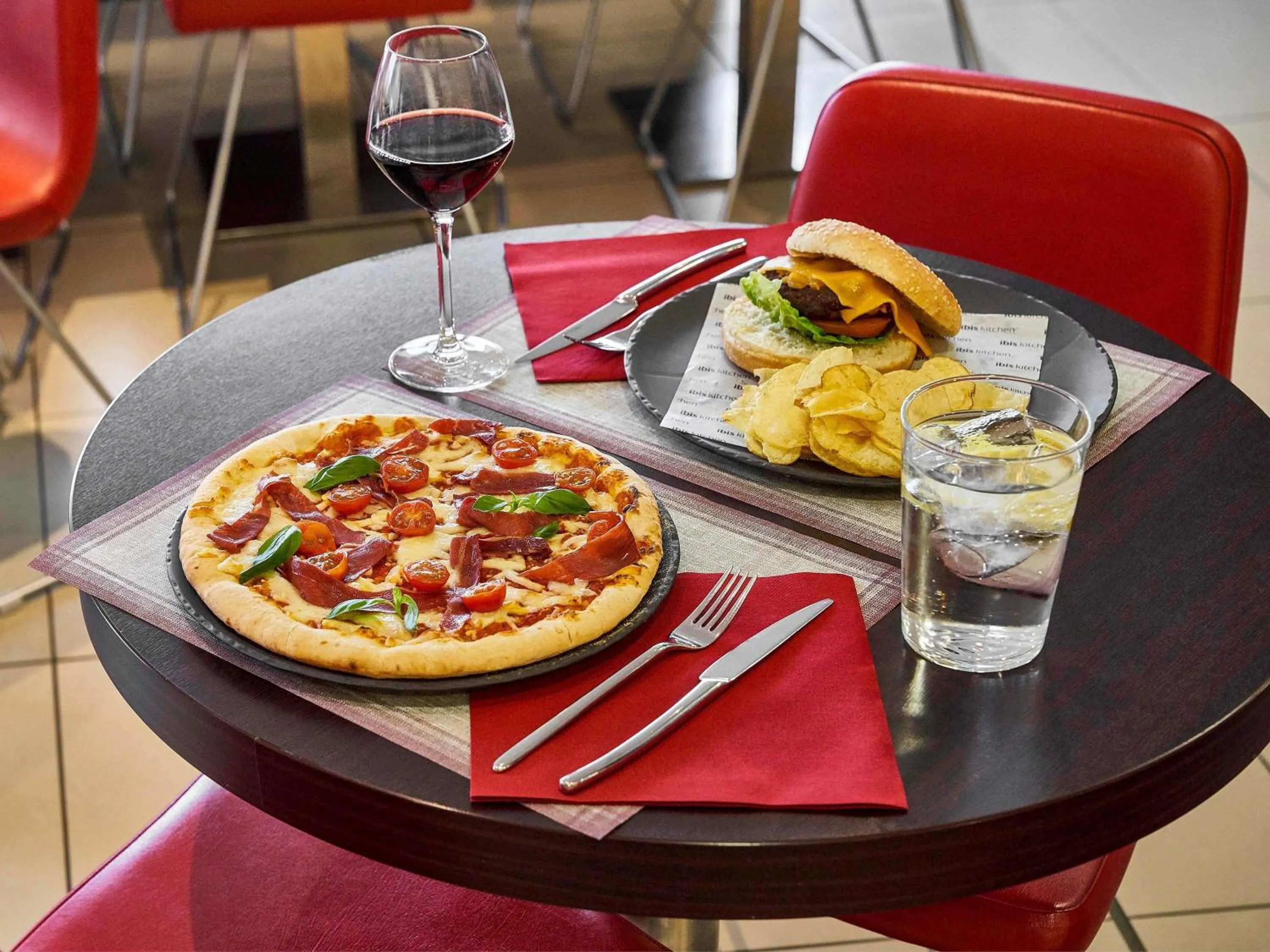 Restaurant/places to eat in Ibis Barcelona Meridiana