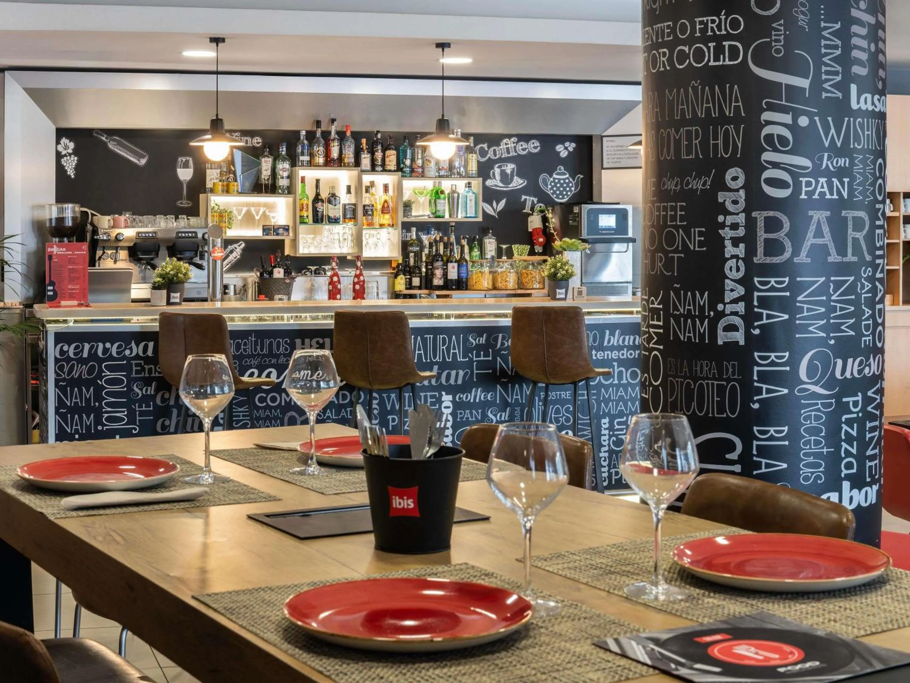 Restaurant/places to eat in Ibis Barcelona Meridiana